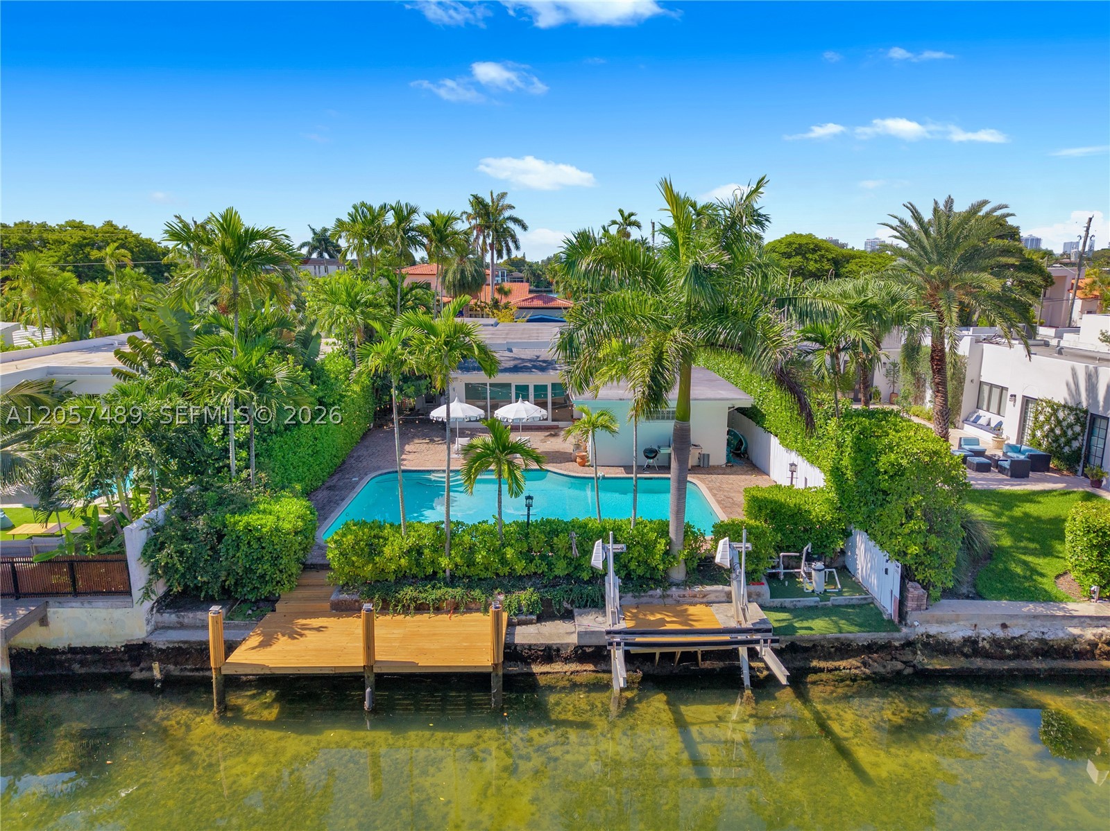 1777 Daytonia Rd Miami Beach, FL 33141