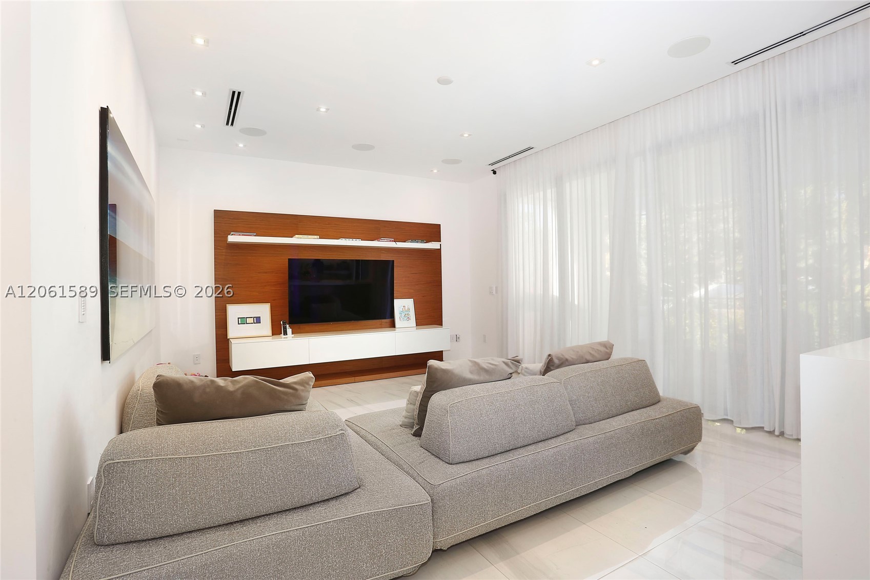 121 Buttonwood Dr Key Biscayne, FL 33149
