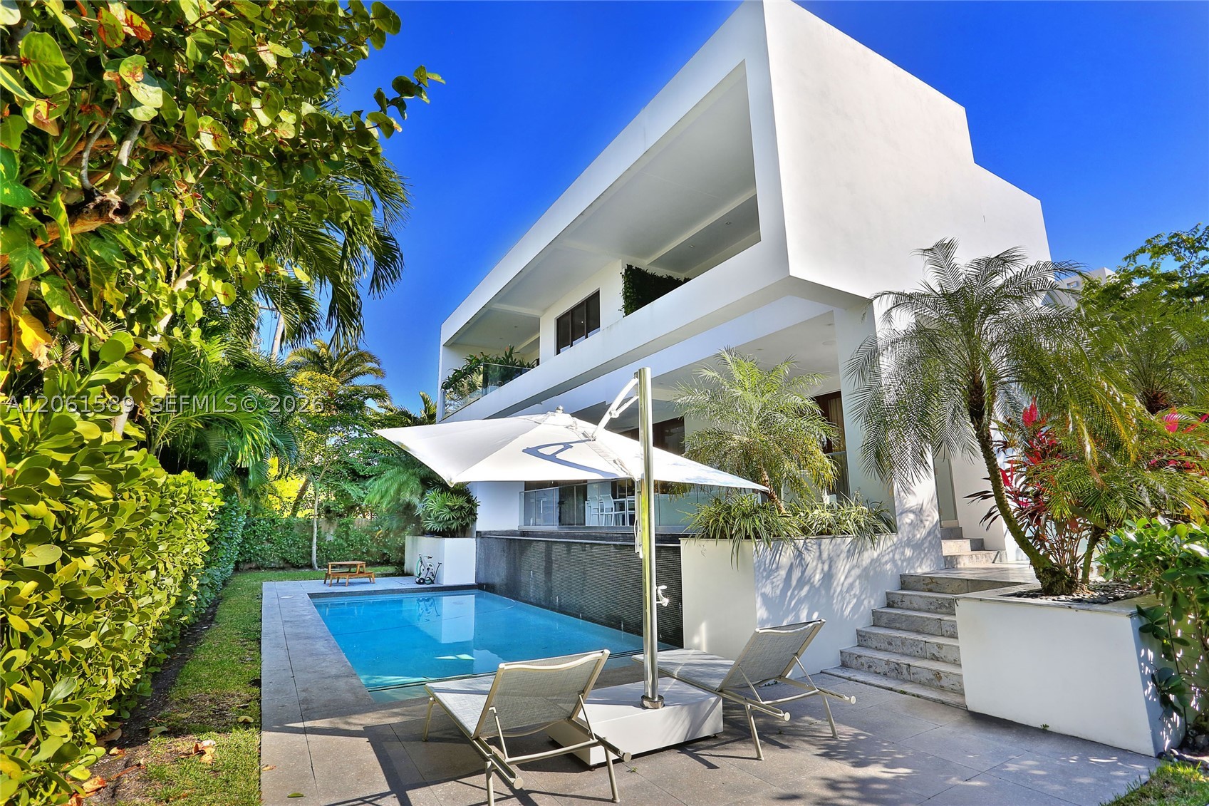 121 Buttonwood Dr Key Biscayne, FL 33149