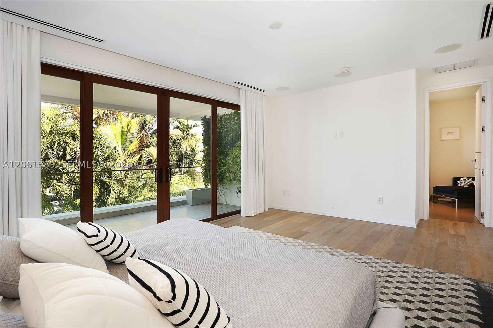 121 Buttonwood Dr Key Biscayne, FL 33149