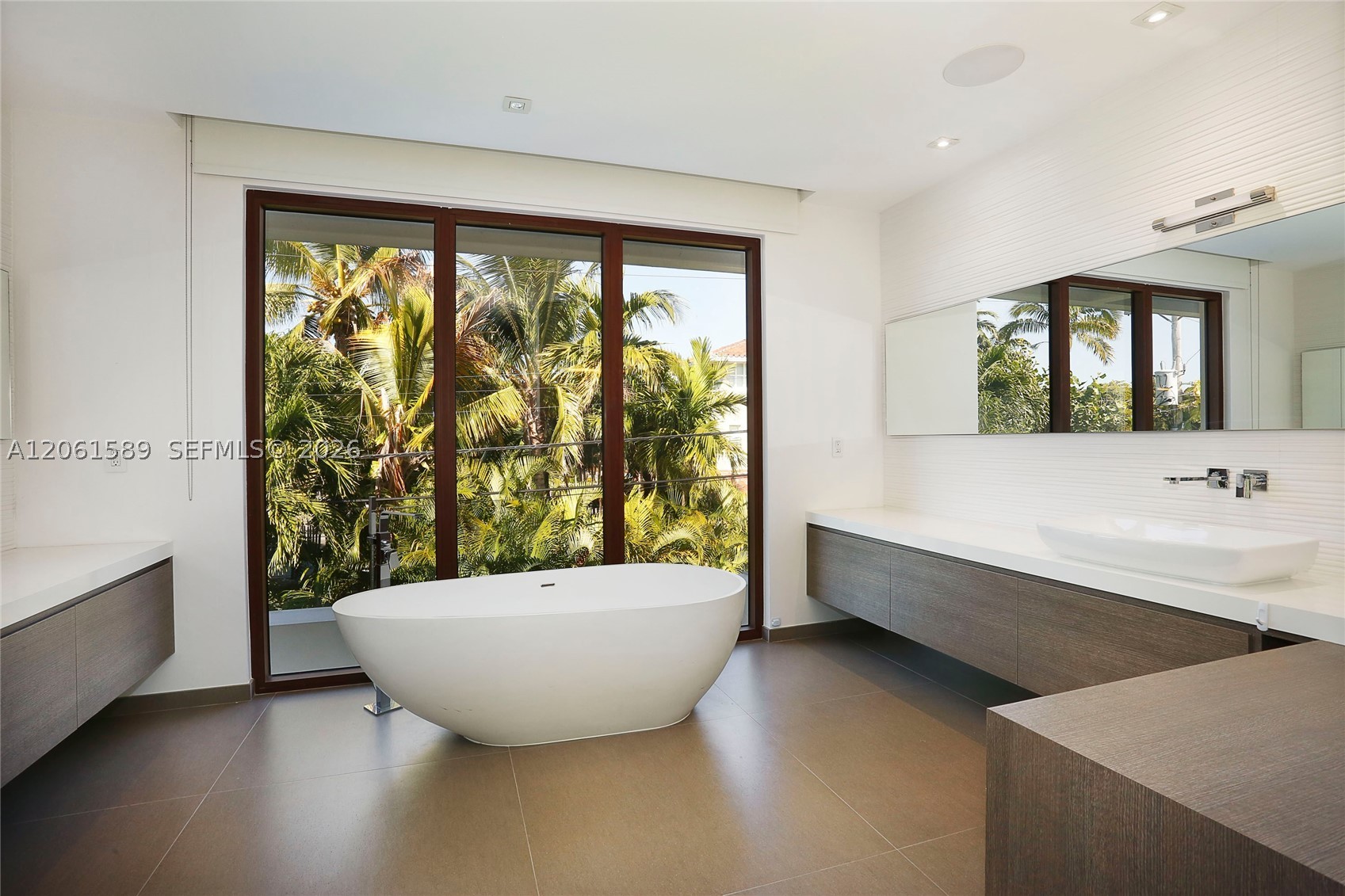 121 Buttonwood Dr Key Biscayne, FL 33149