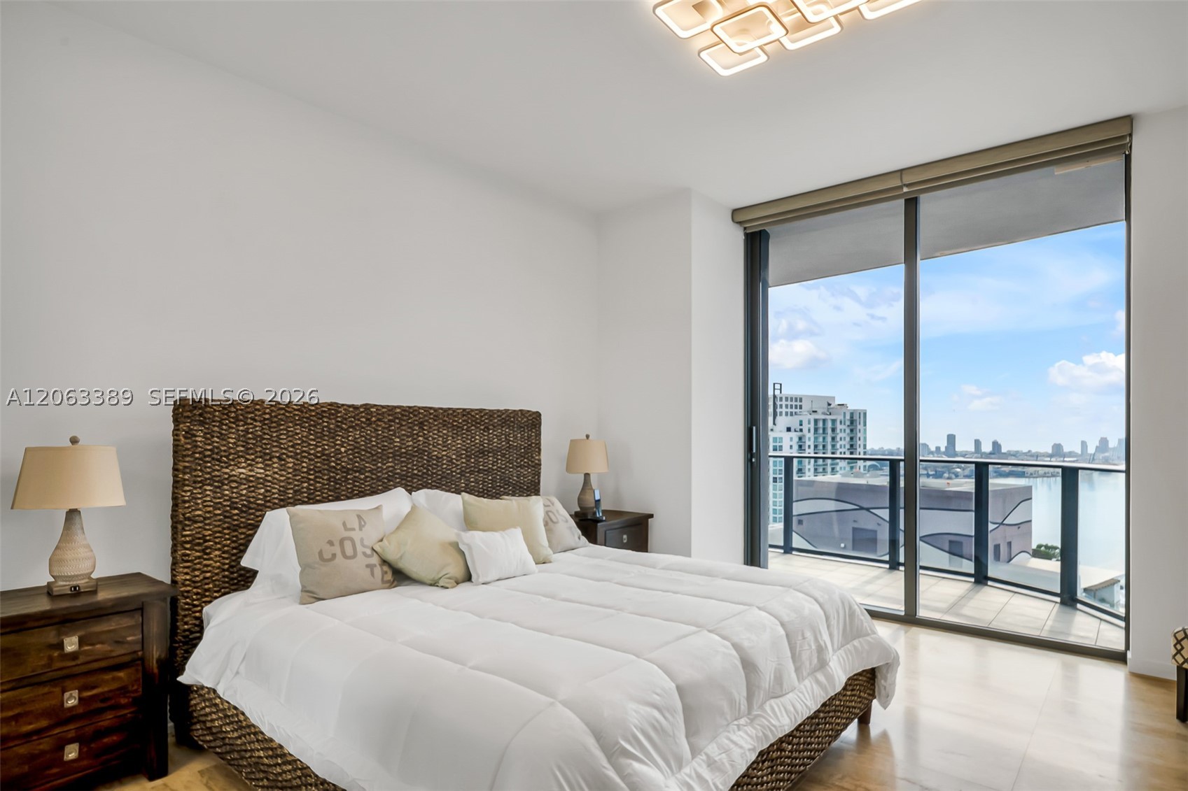 image Brickell Flatiron35