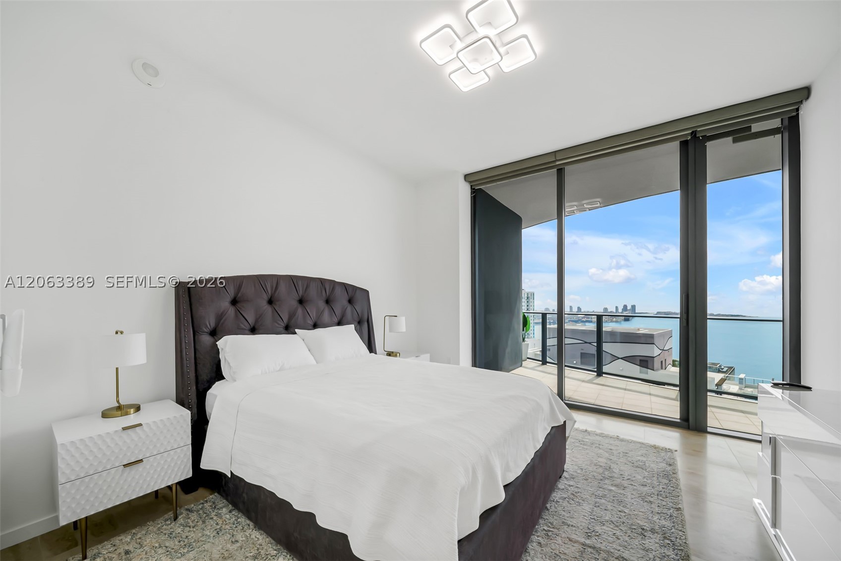 image Brickell Flatiron51