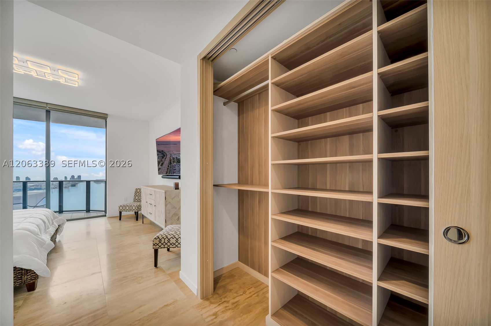image Brickell Flatiron53