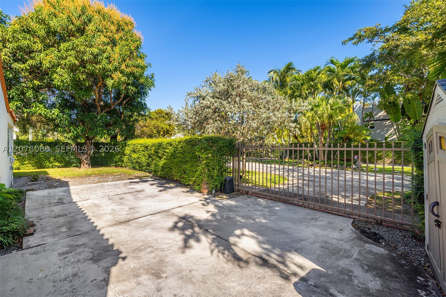 2400 Trapp Ave Miami, FL 33133