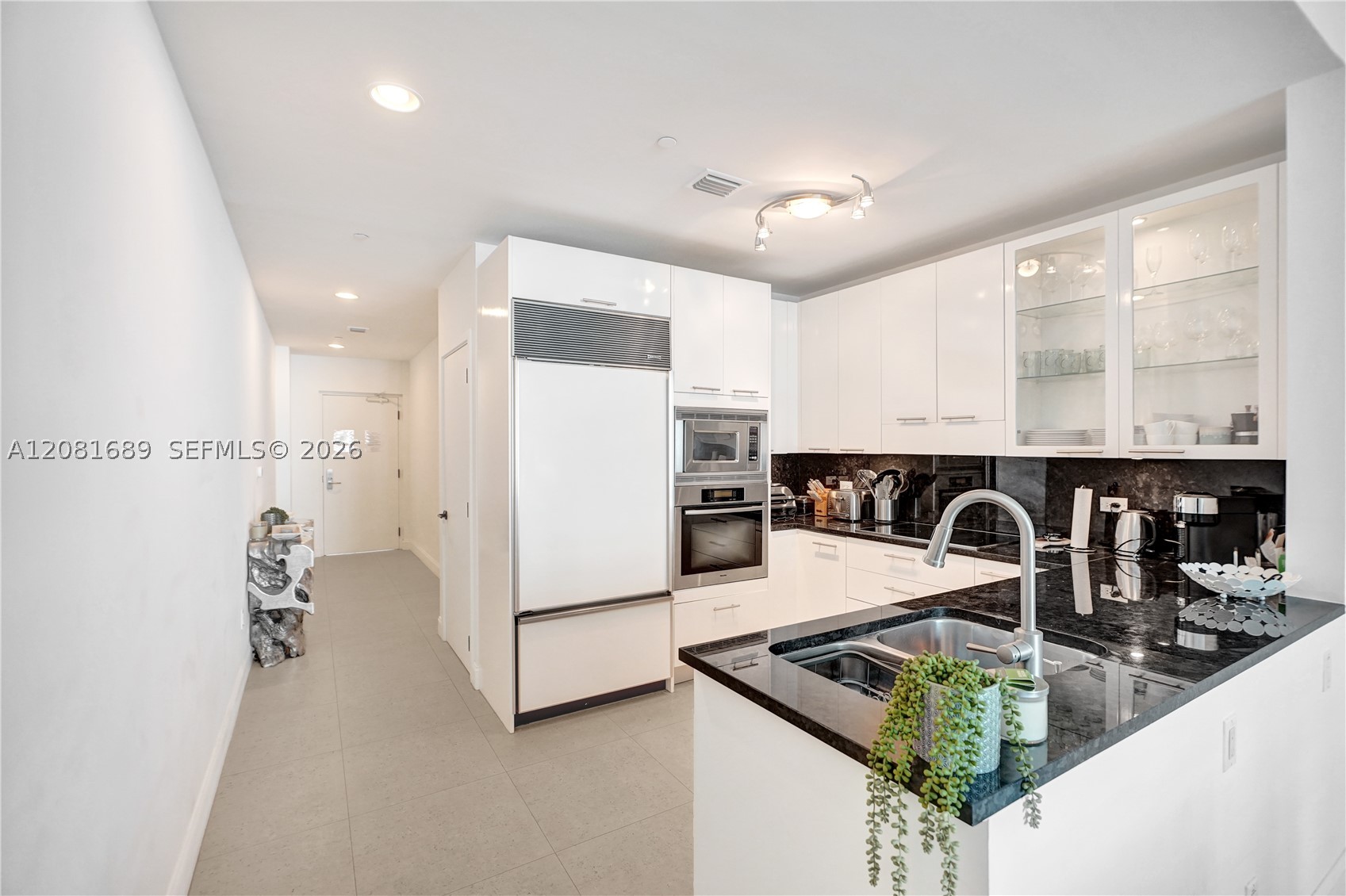6799 Collins Ave #201 Miami Beach, FL 33141