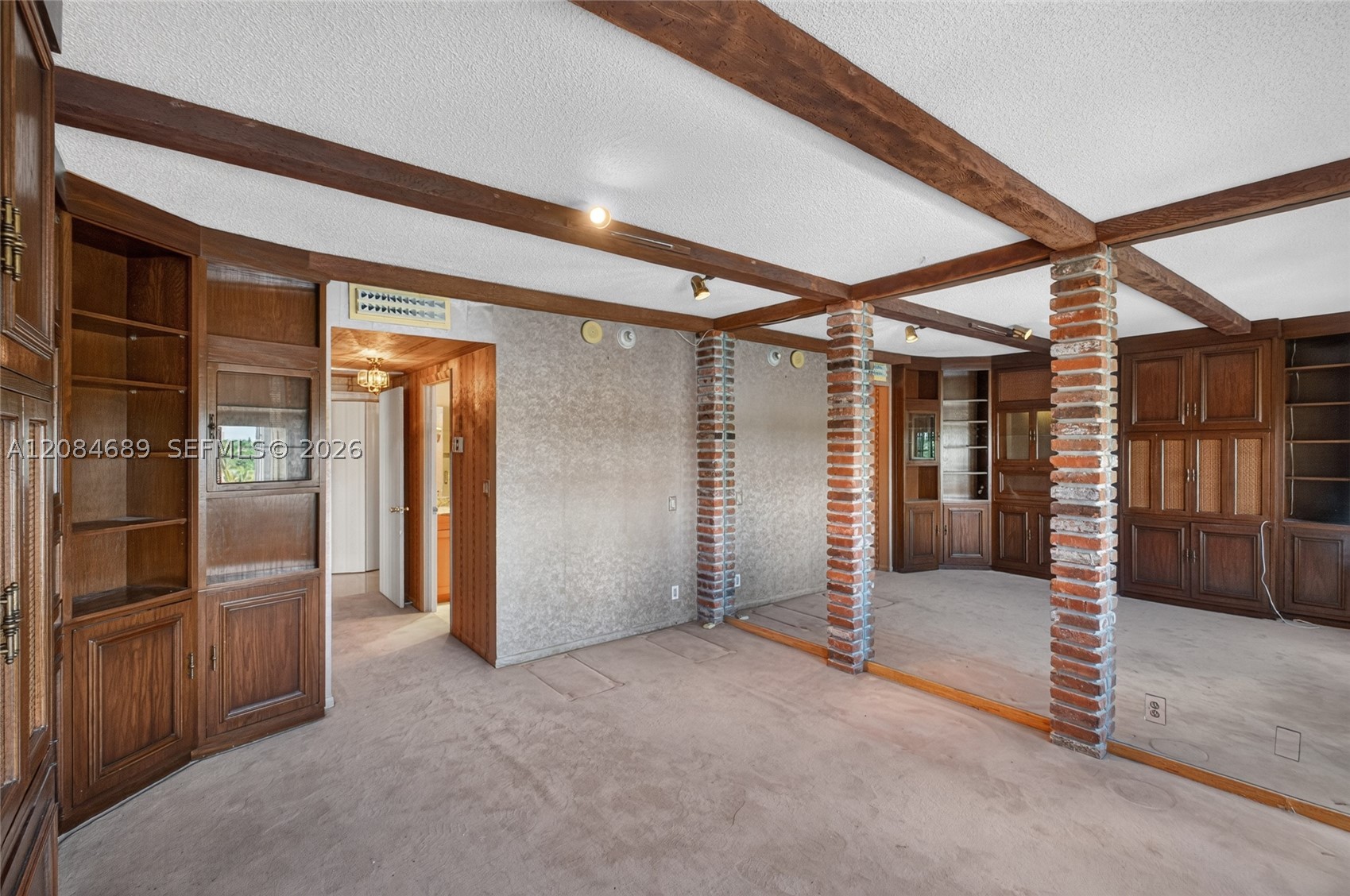 5660 W Collins Ave #6D Miami Beach, FL 33140