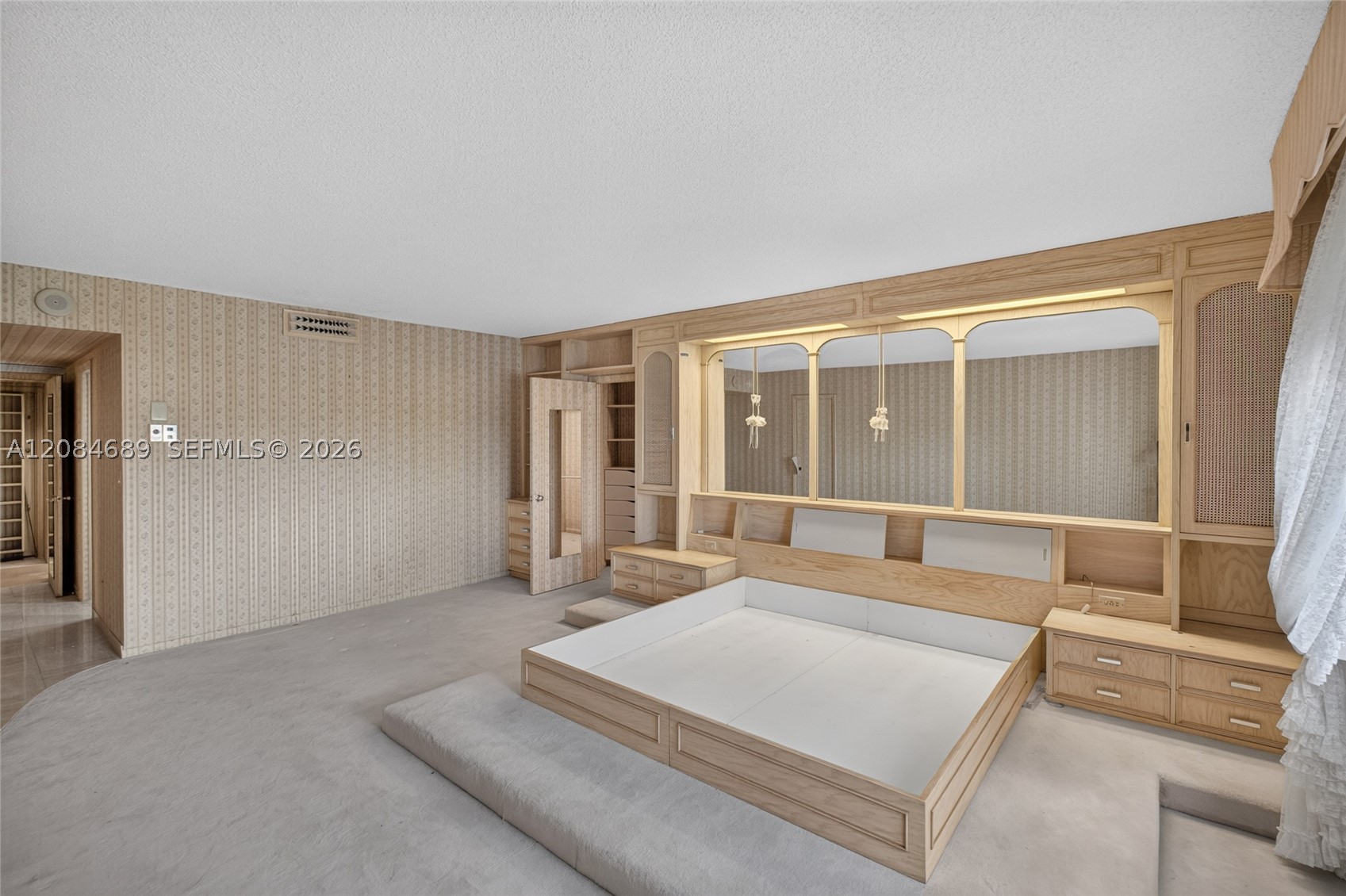5660 W Collins Ave #6D Miami Beach, FL 33140