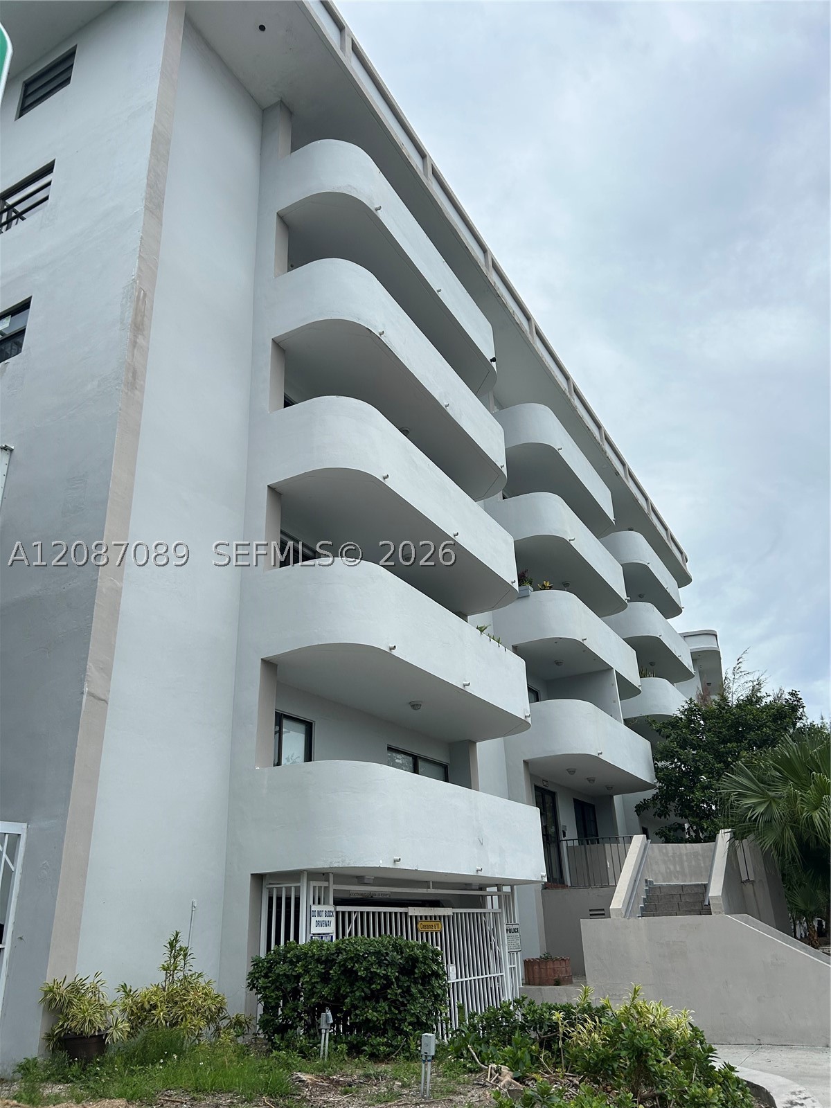 110 S Shore Dr #4E