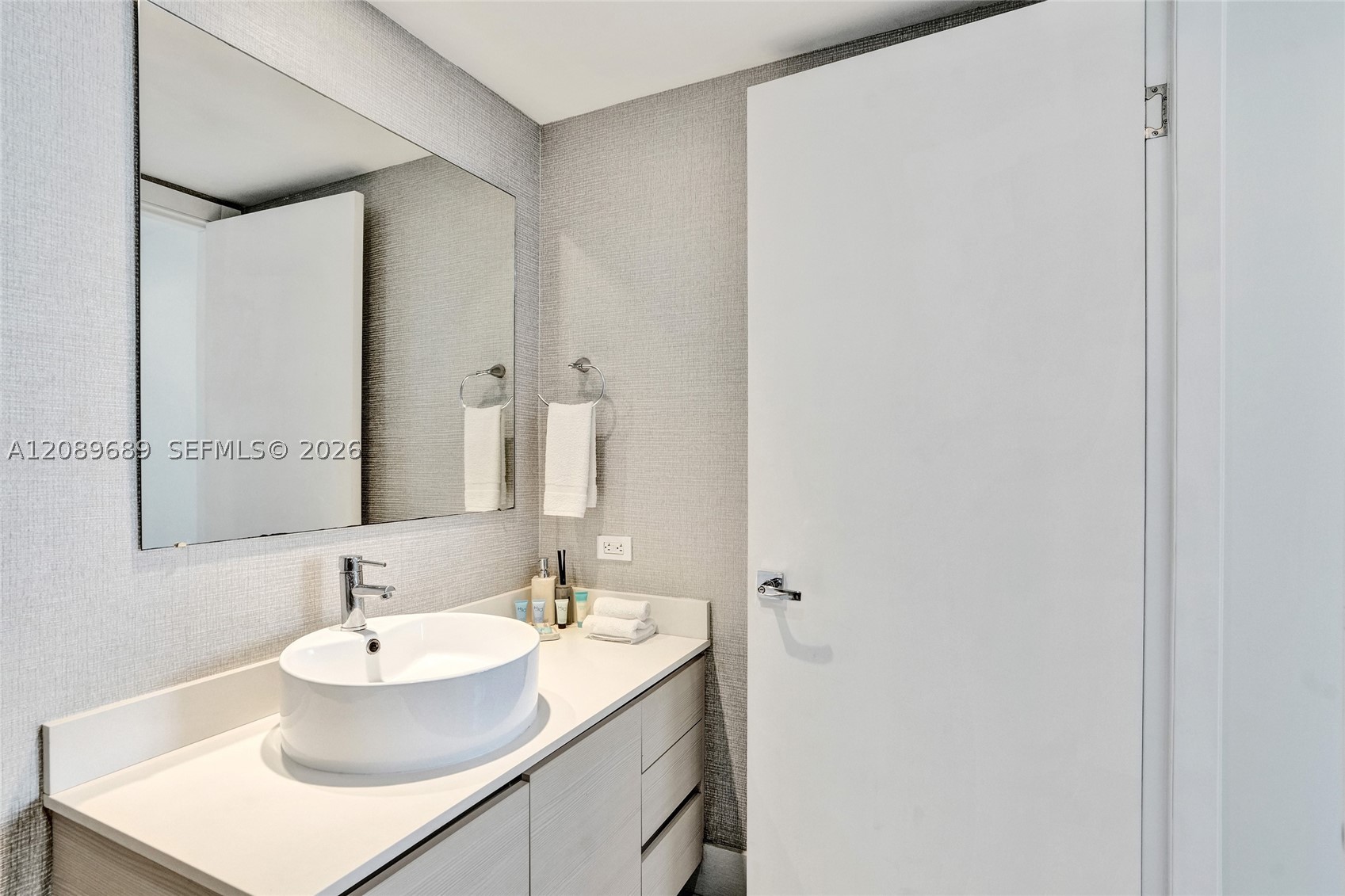 image Beachwalk Condominium13