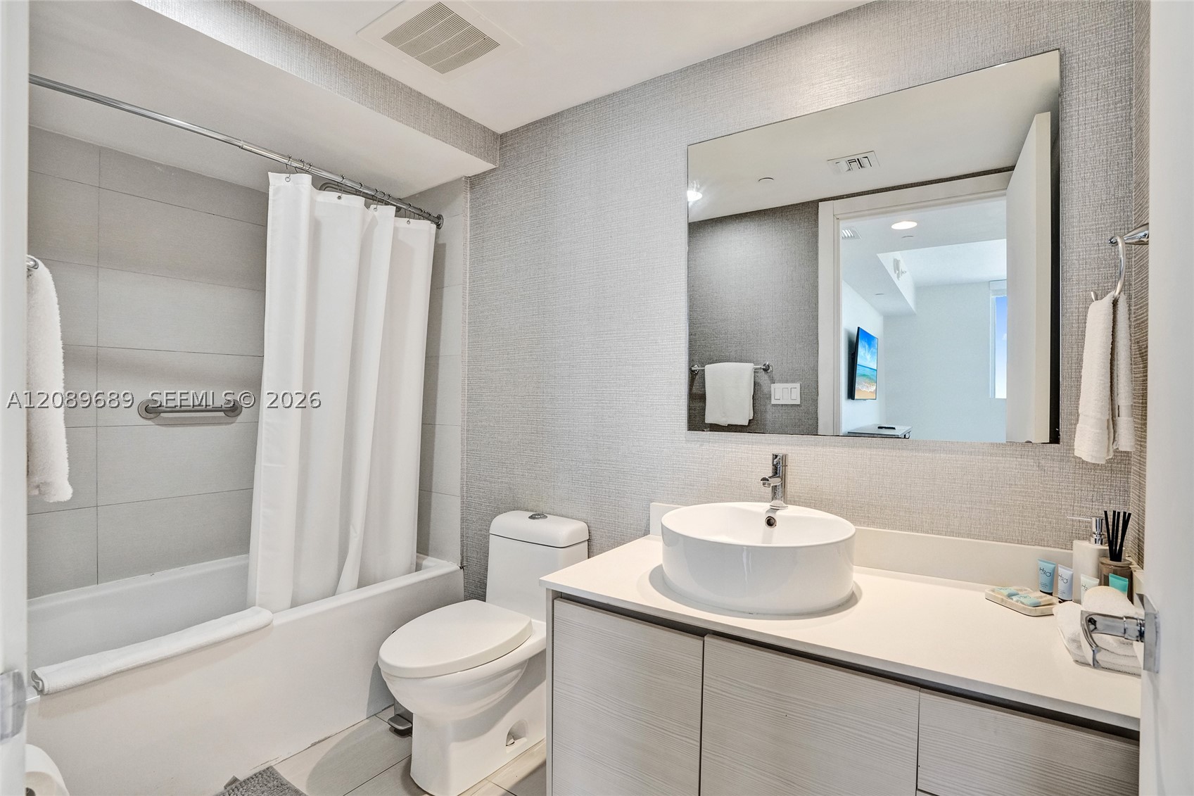 image Beachwalk Condominium14