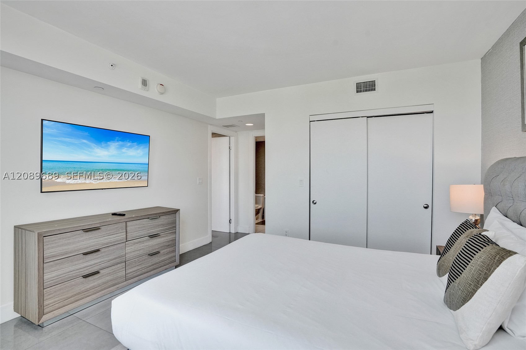 image Beachwalk Condominium18