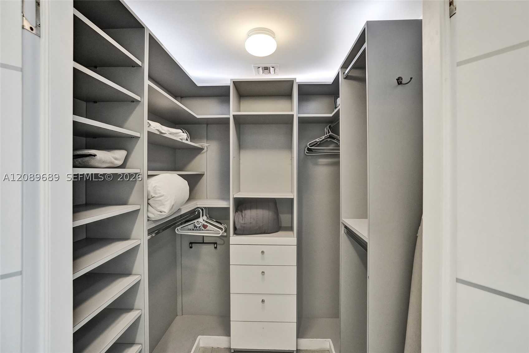 image Beachwalk Condominium34
