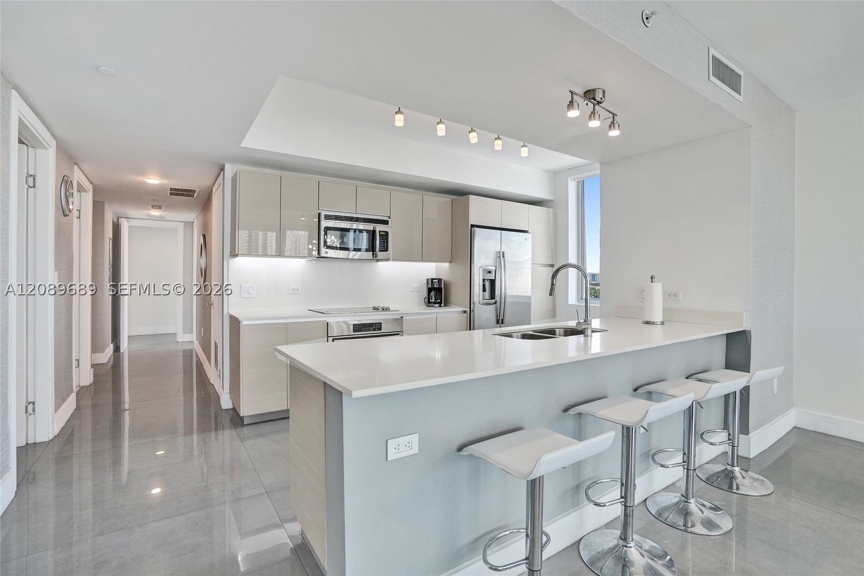 image Beachwalk Condominium3