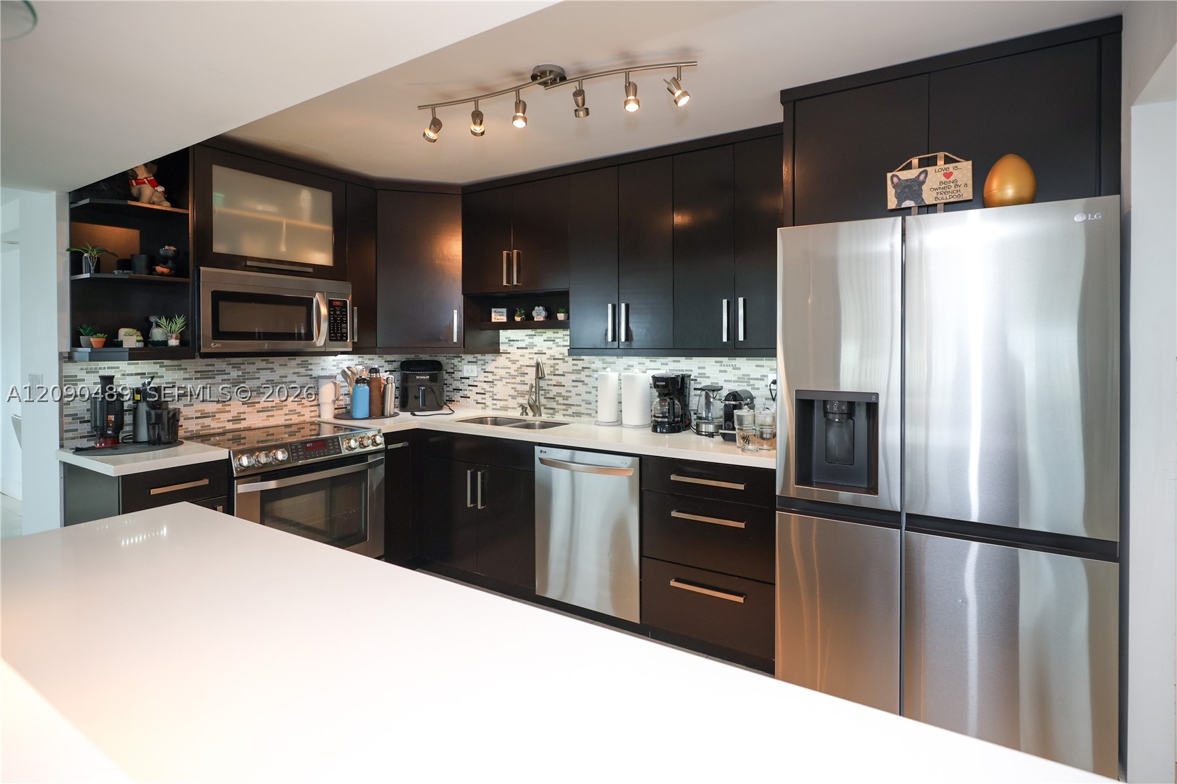 7135 Collins Ave #735