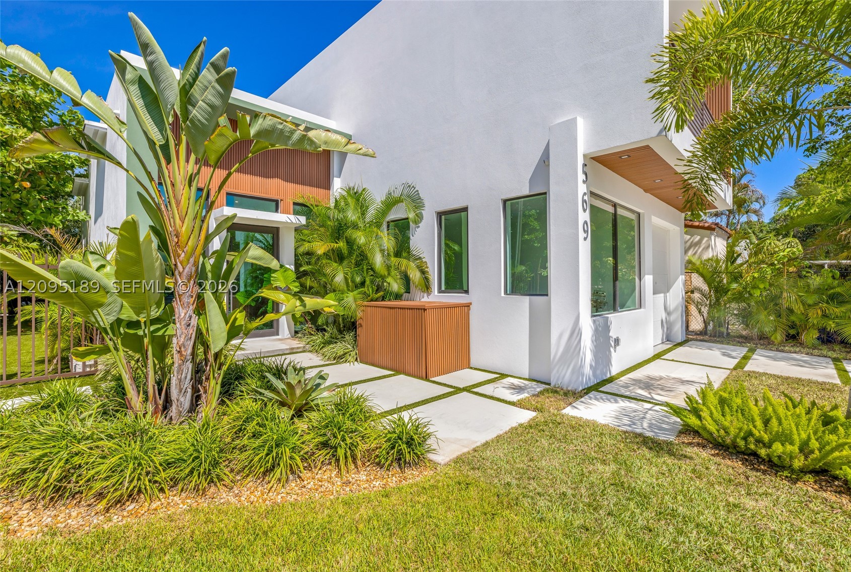 569 NW 44th St Miami, FL 33127