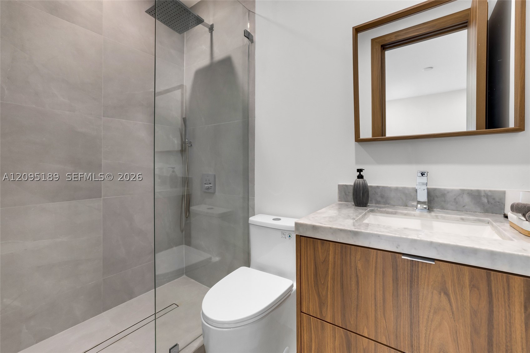 569 NW 44th St Miami, FL 33127