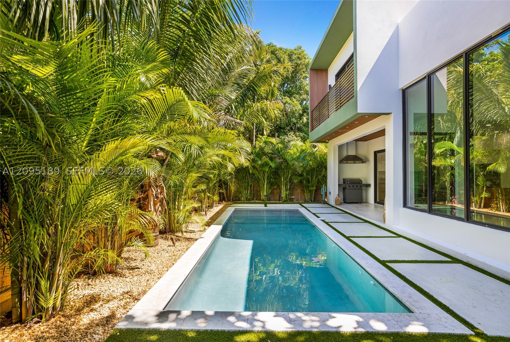 569 NW 44th St Miami, FL 33127
