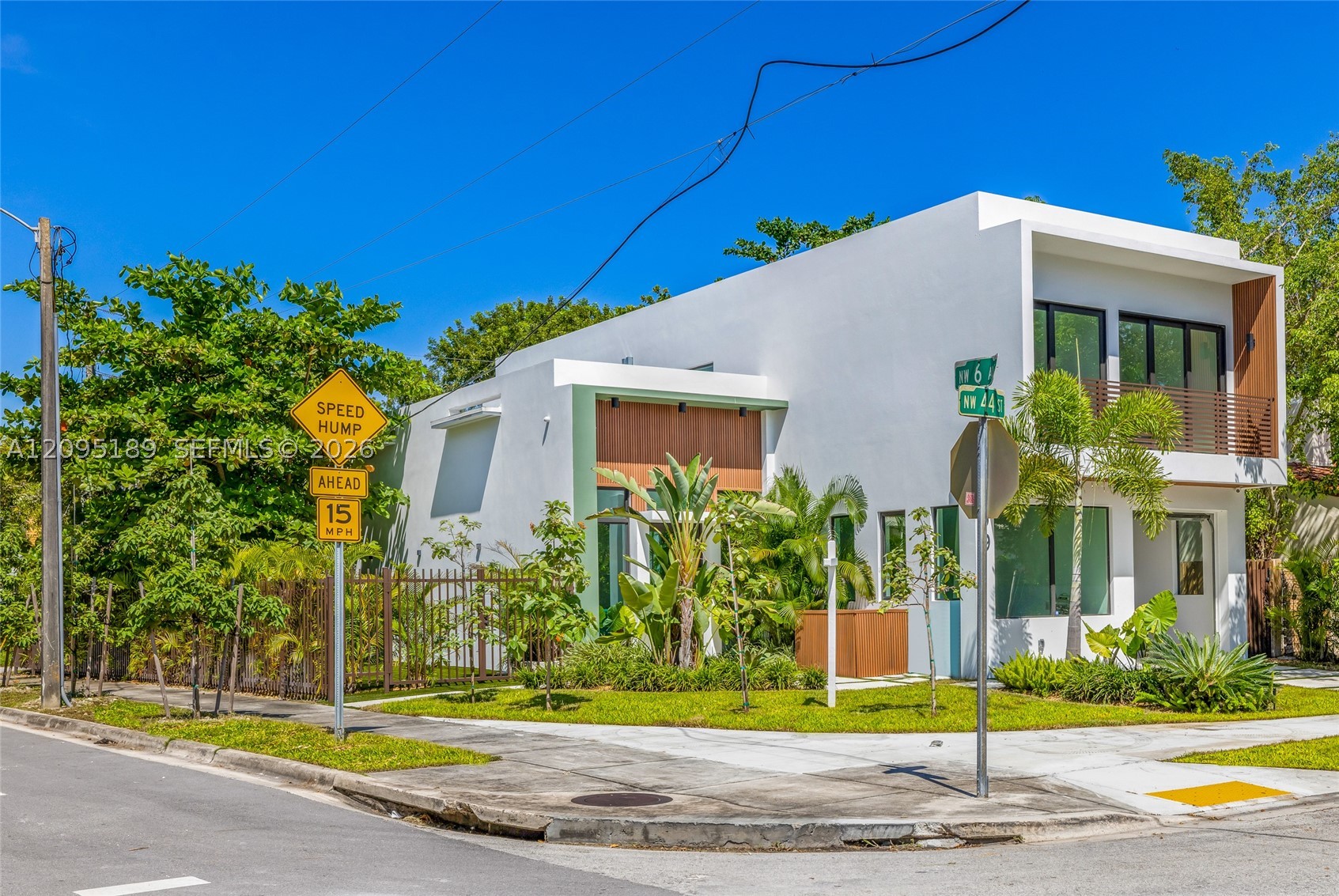 569 NW 44th St Miami, FL 33127