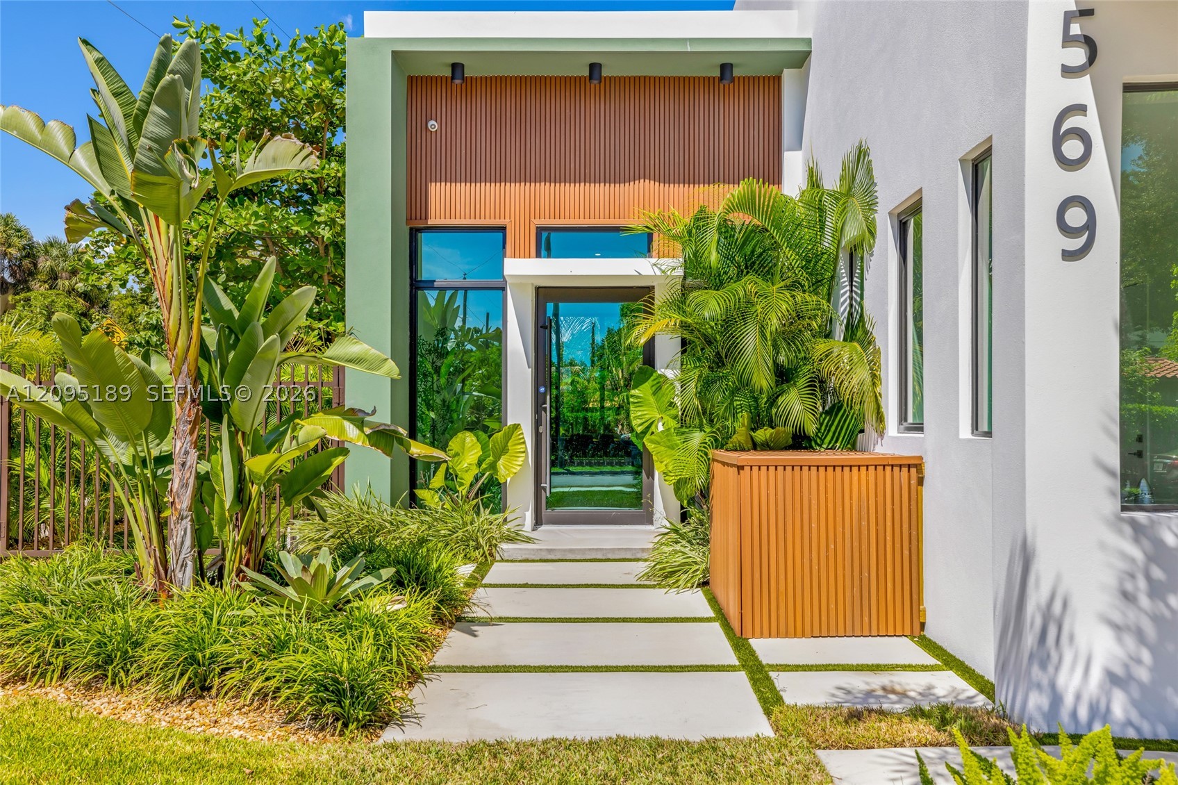 569 NW 44th St Miami, FL 33127