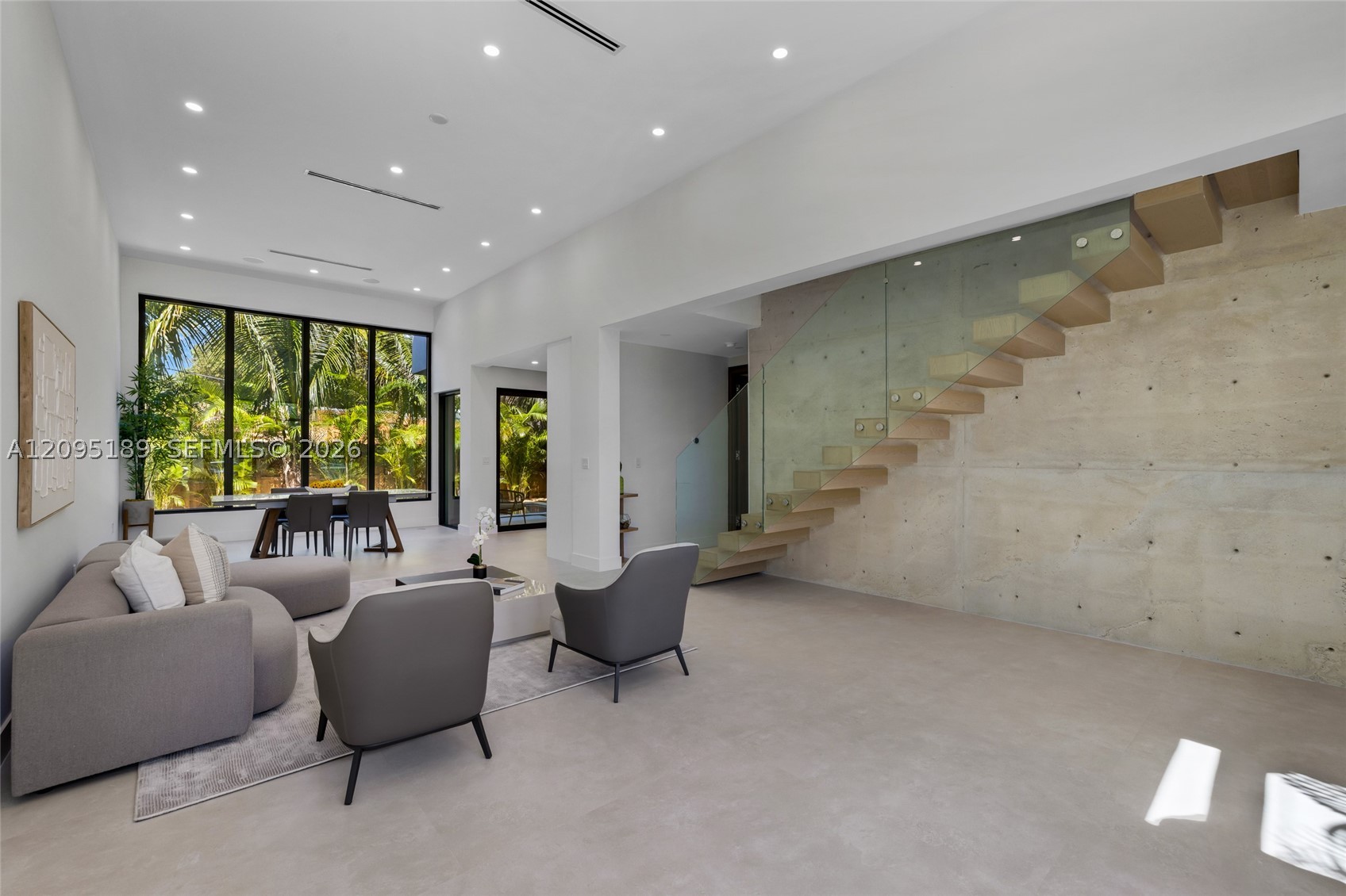 569 NW 44th St Miami, FL 33127