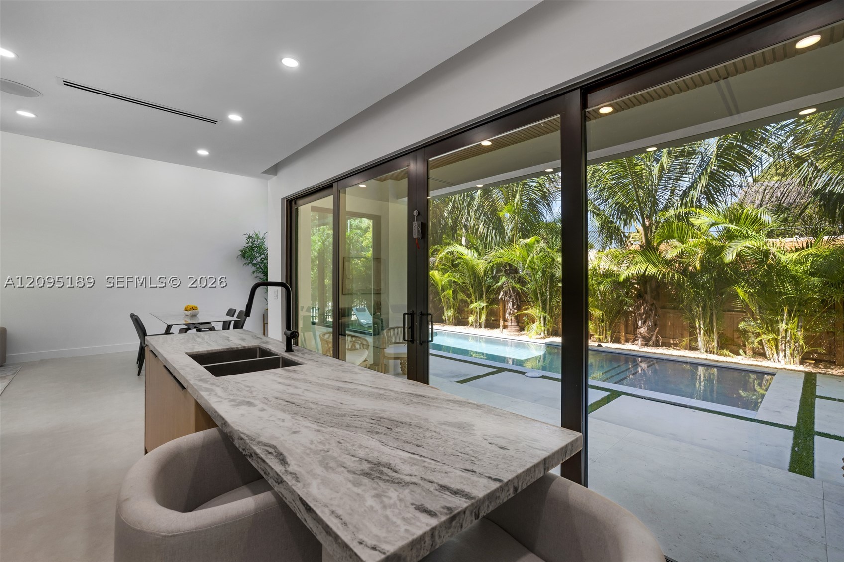 569 NW 44th St Miami, FL 33127