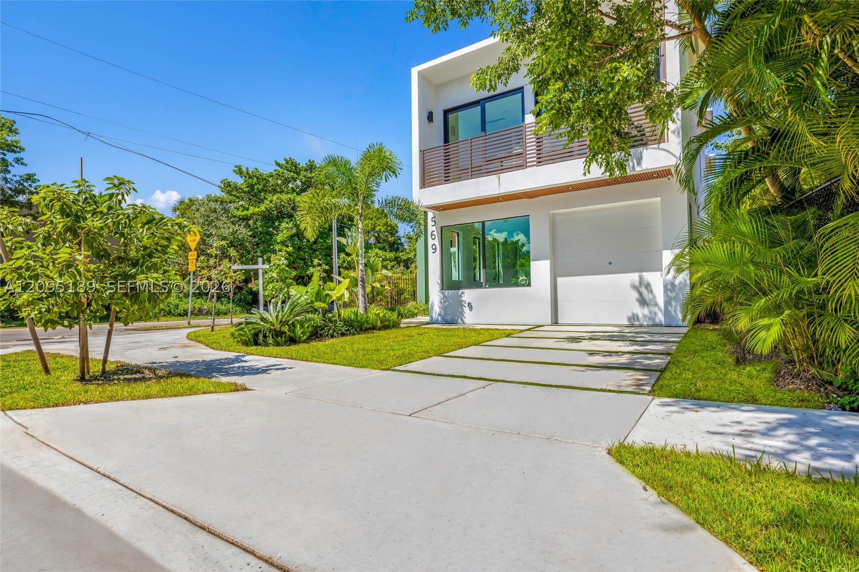 569 NW 44th St Miami, FL 33127