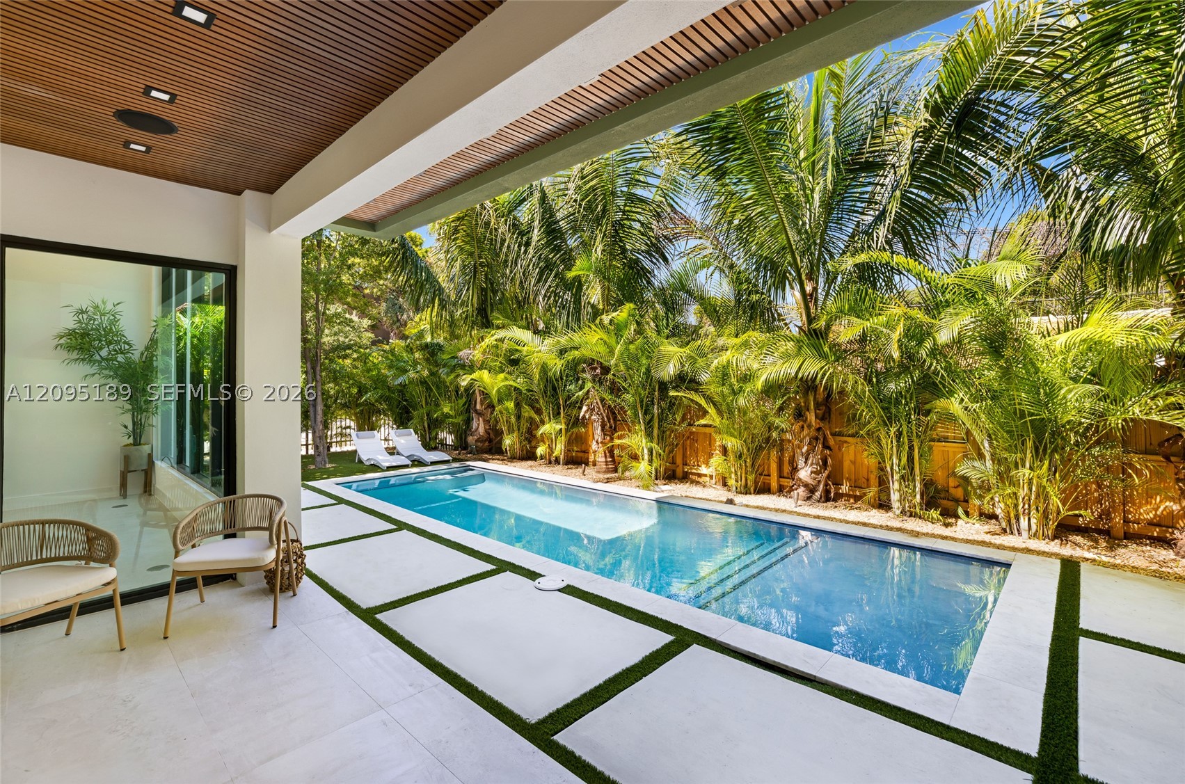 569 NW 44th St Miami, FL 33127
