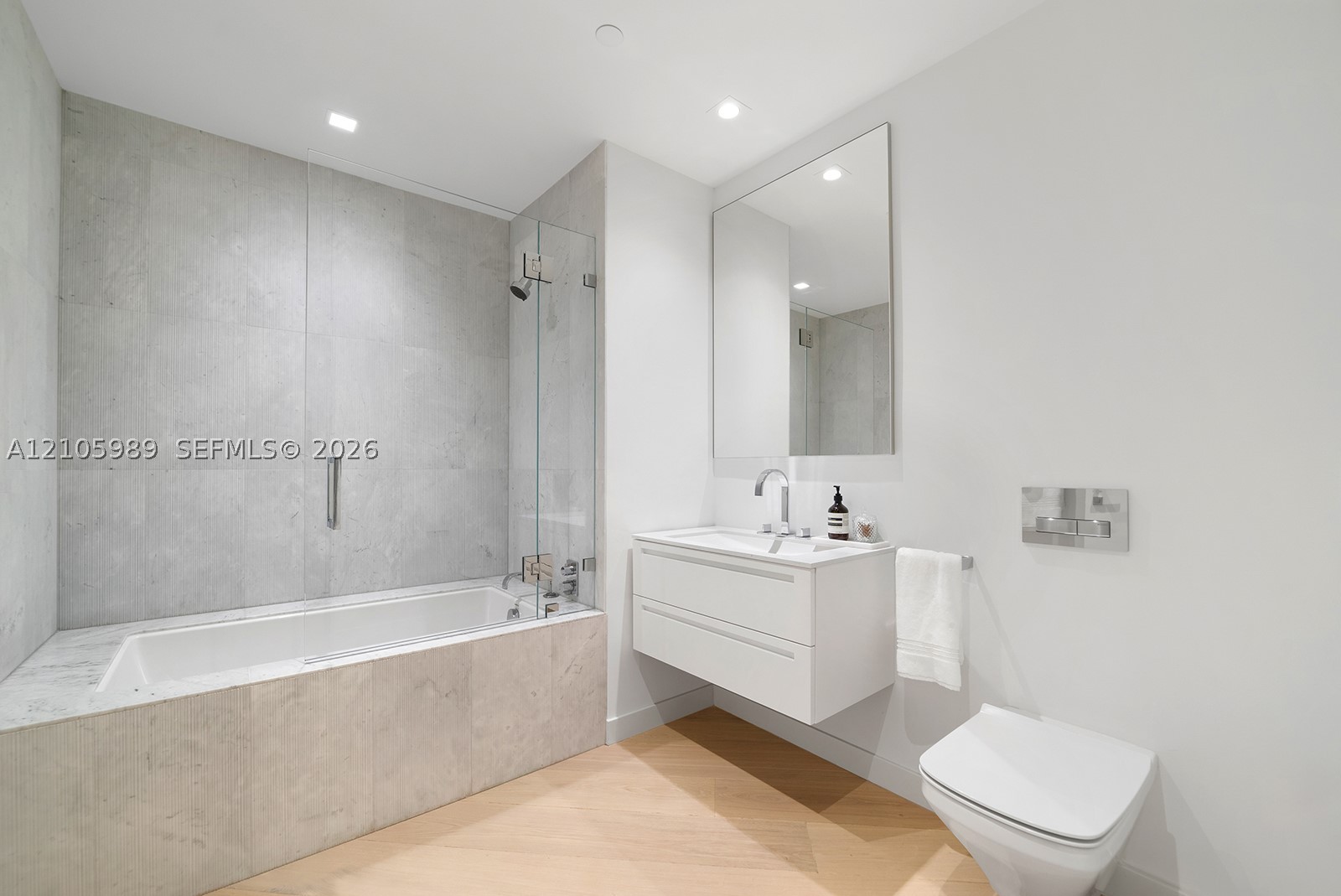 6800 Fisher Is Dr #6823 Miami Beach, FL 33109