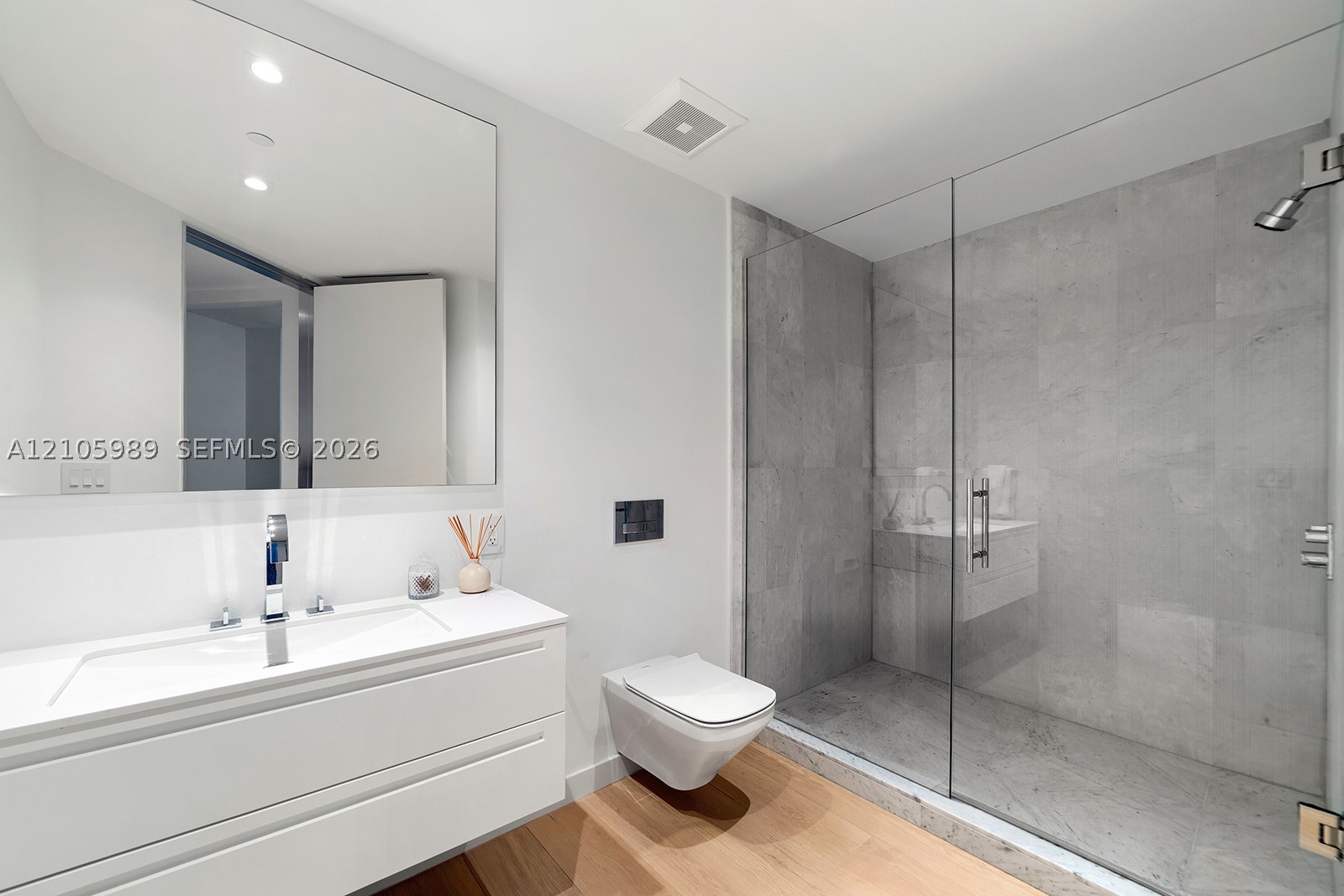 6800 Fisher Is Dr #6823 Miami Beach, FL 33109