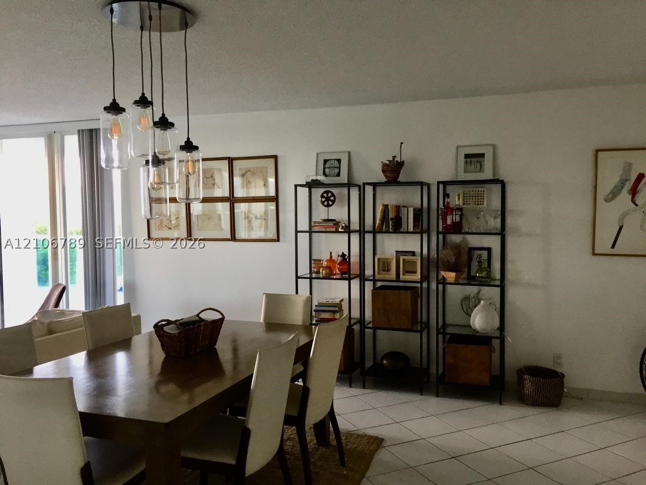 image Arlen House East17