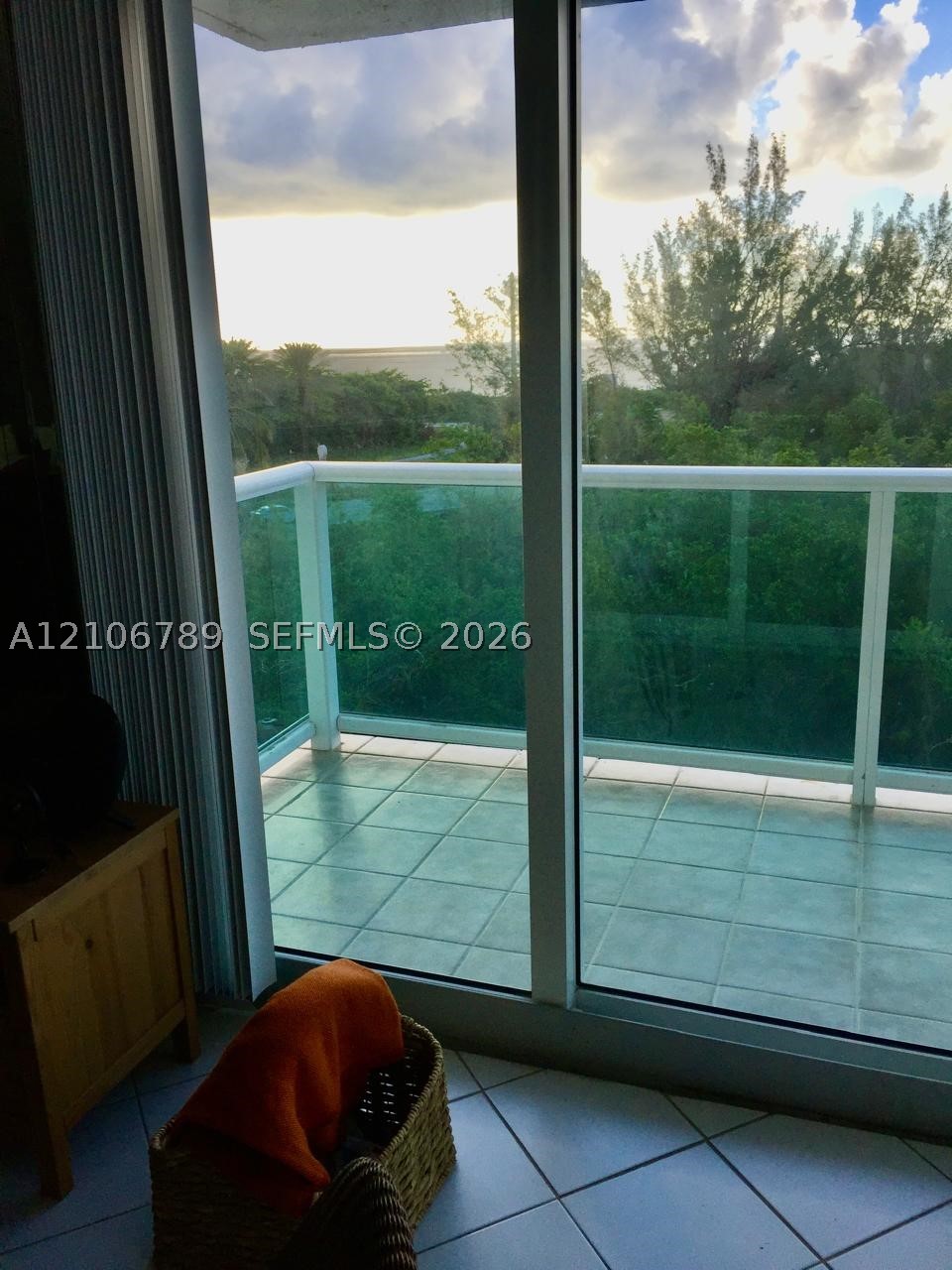 image Arlen House East42