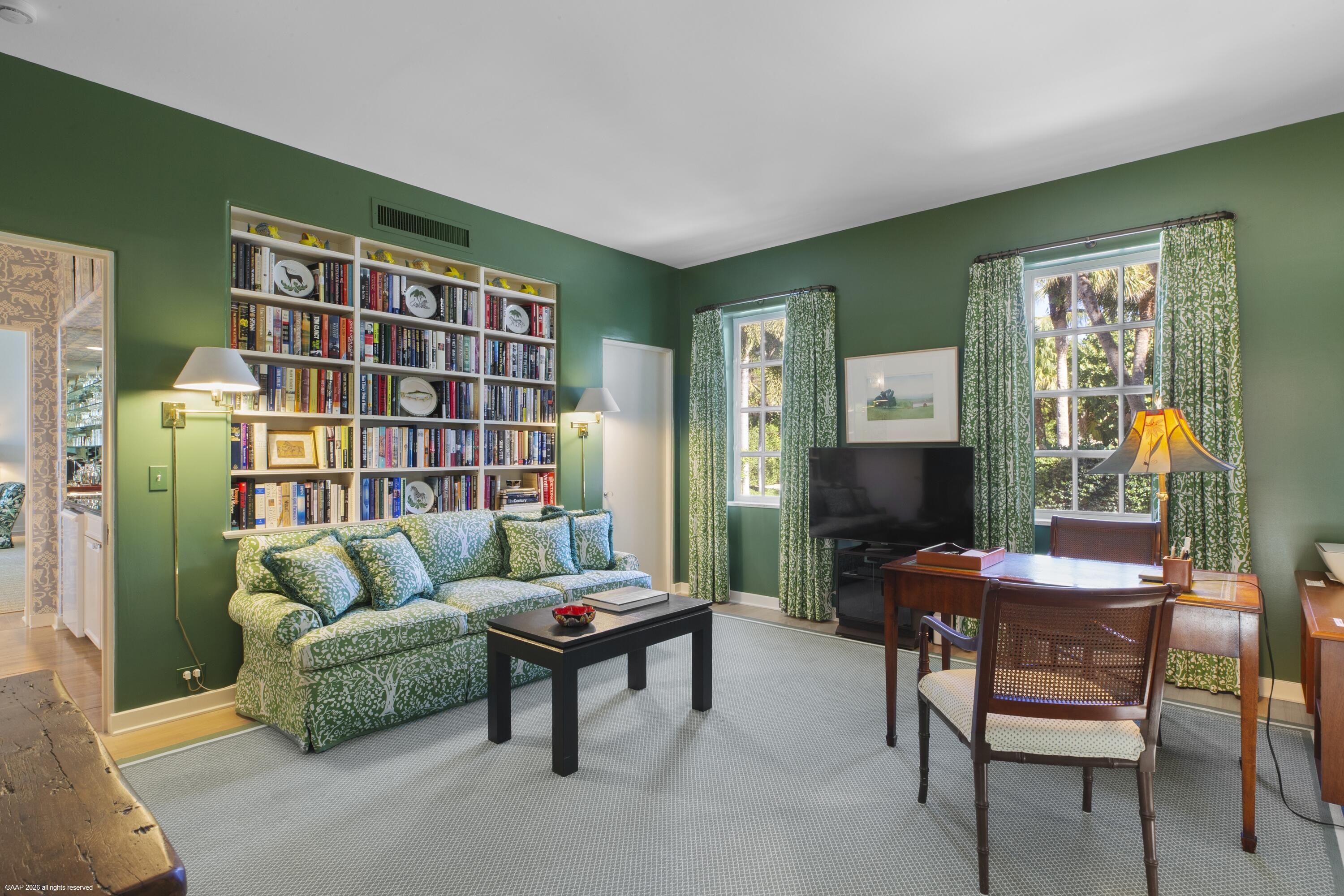 30 Gomez Jupiter Island, FL 33455