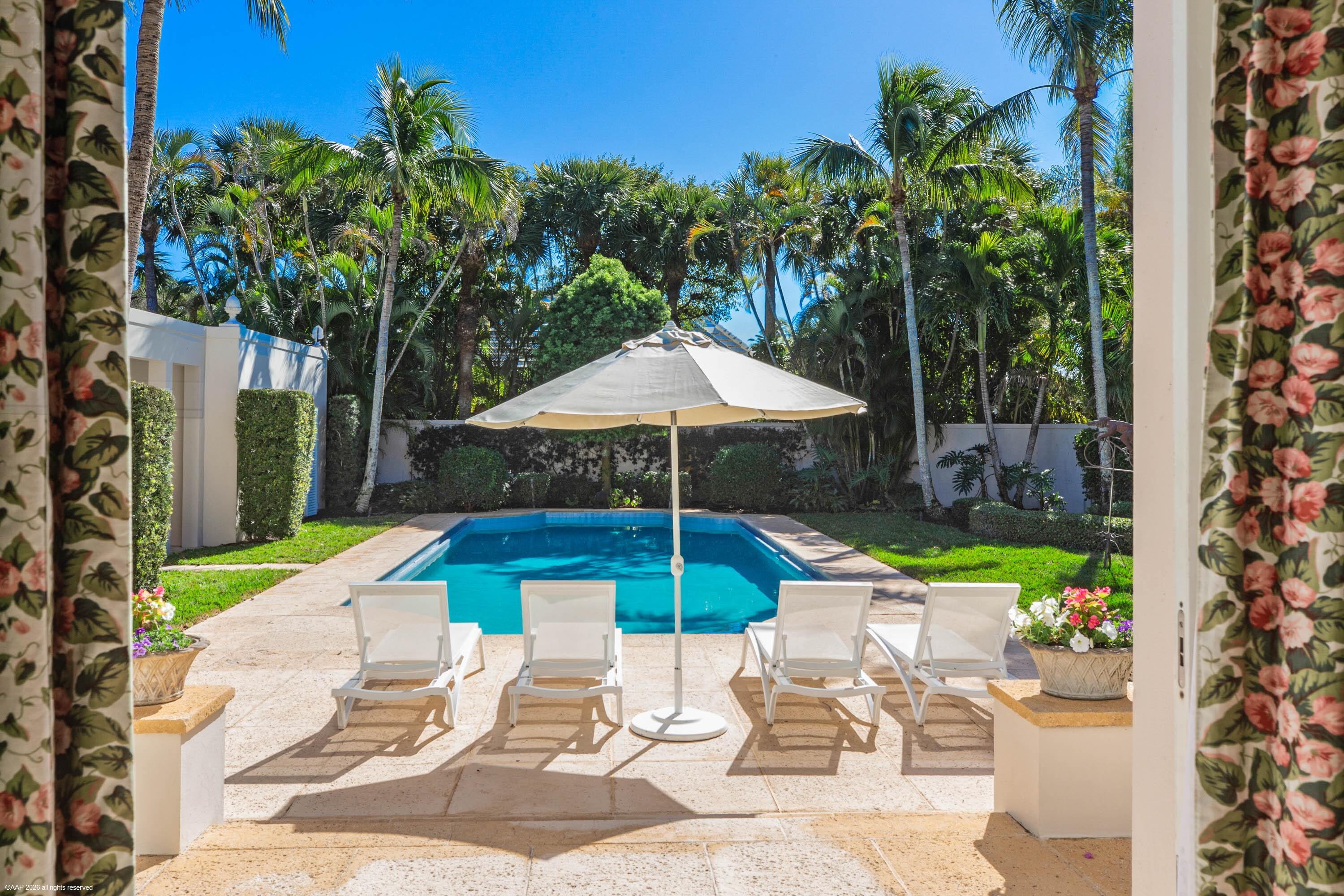 30 Gomez Jupiter Island, FL 33455