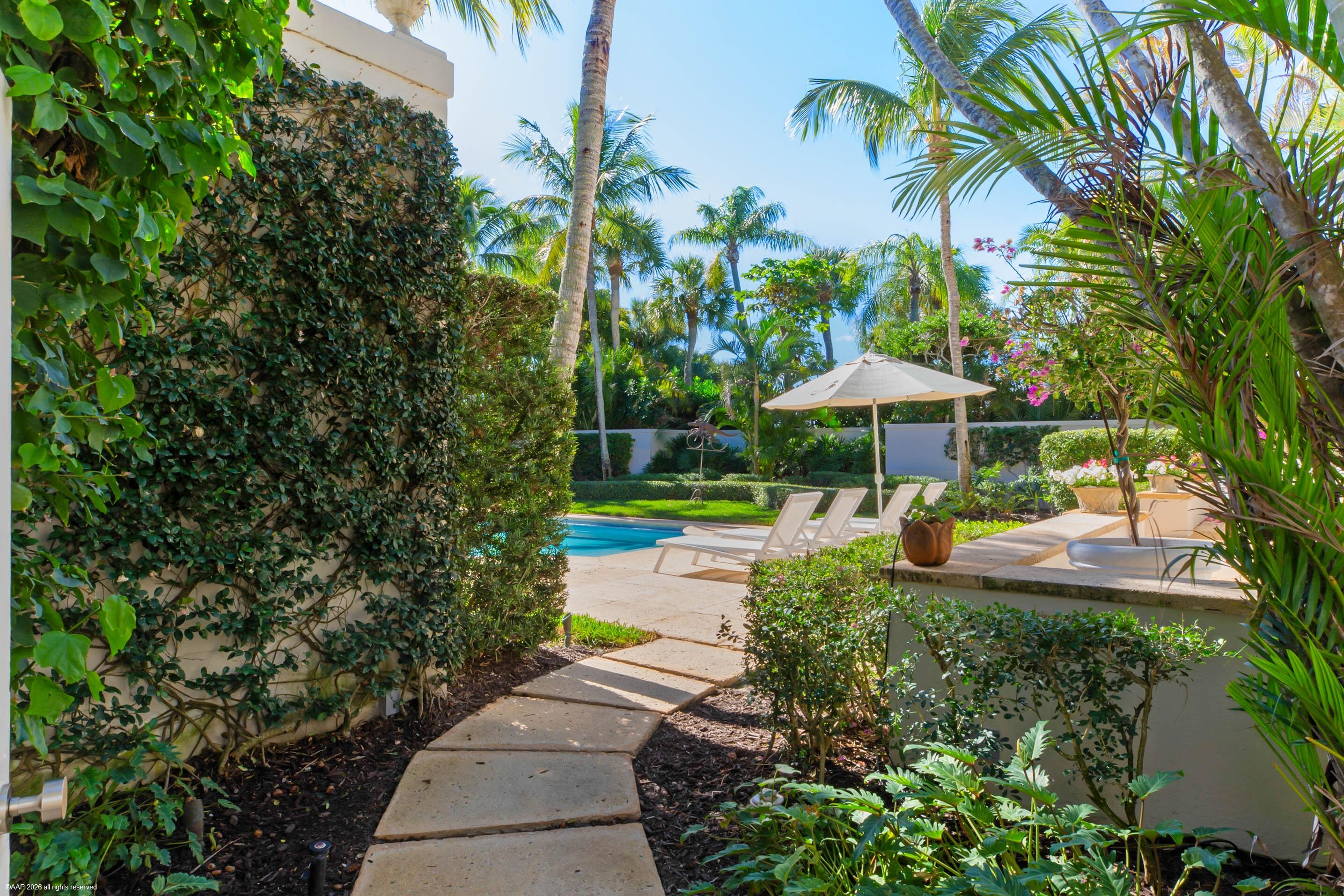 30 Gomez Jupiter Island, FL 33455