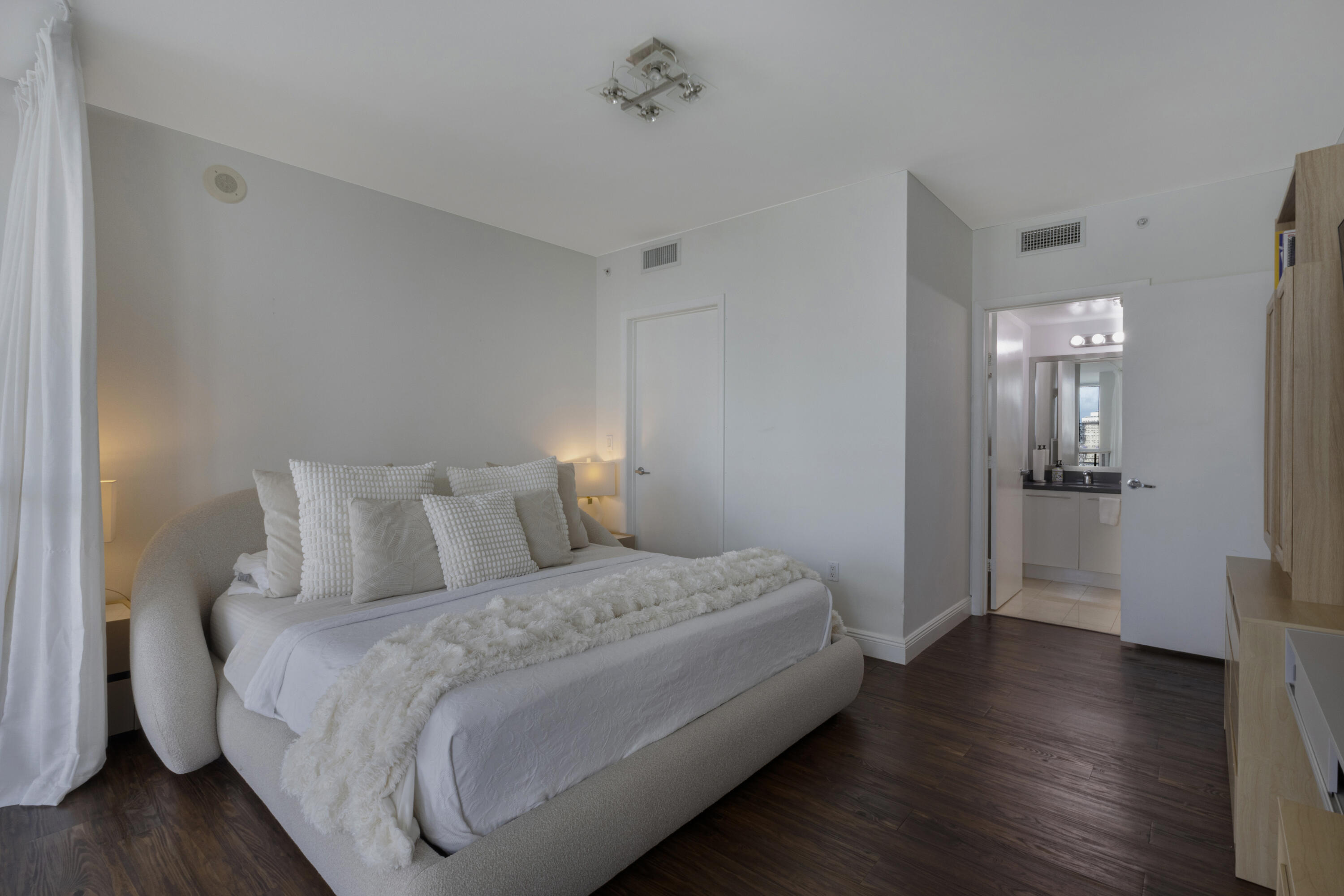 image The Ivy at Riverfront3