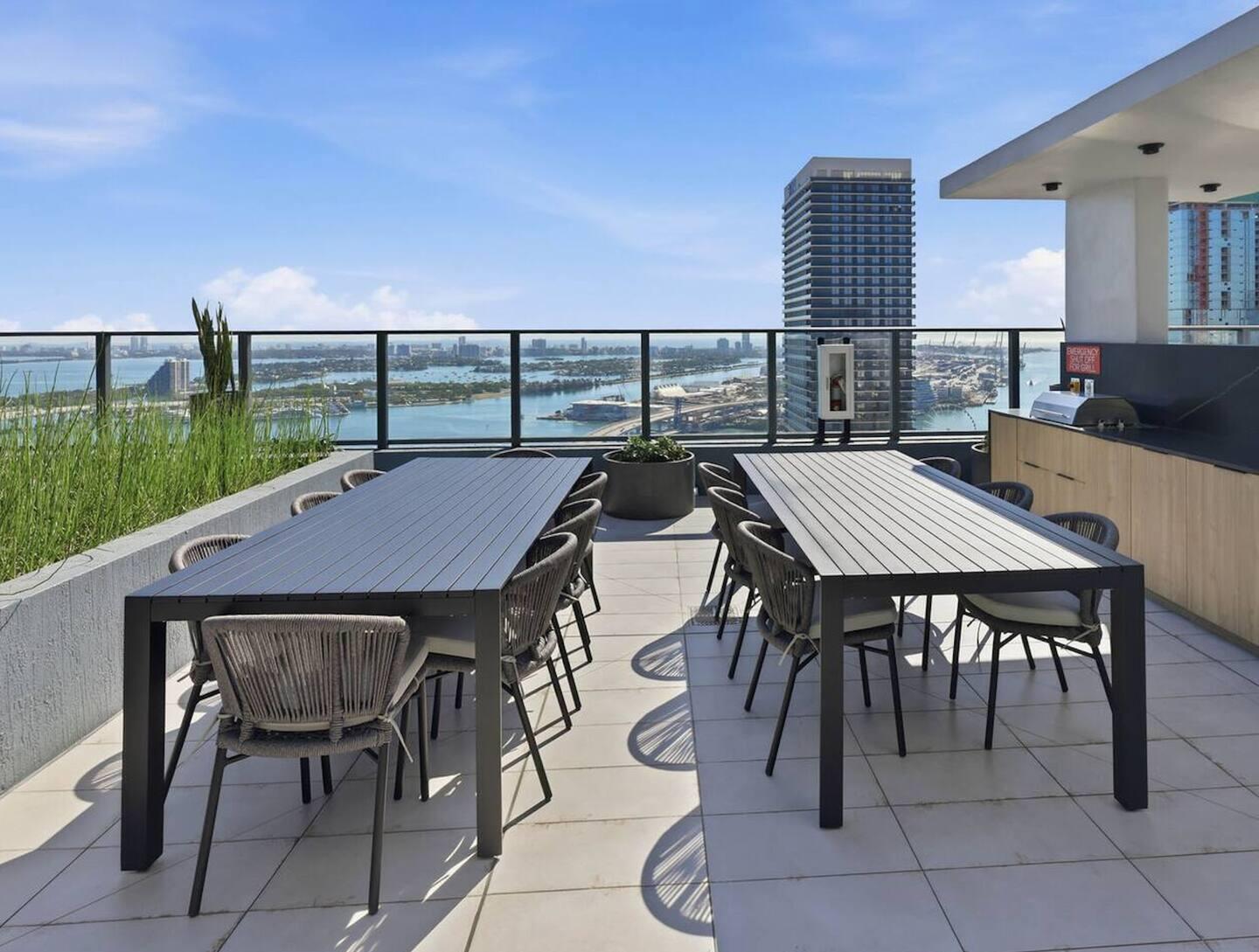 121 NE 5th Miami, FL 33132