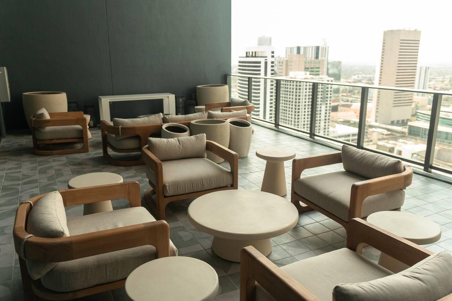 121 NE 5th Miami, FL 33132
