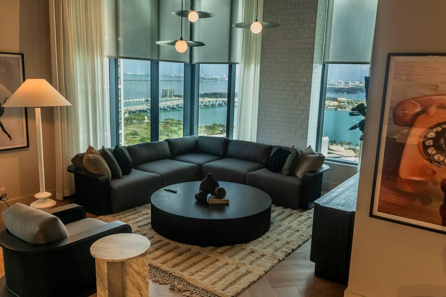 121 NE 5th Miami, FL 33132