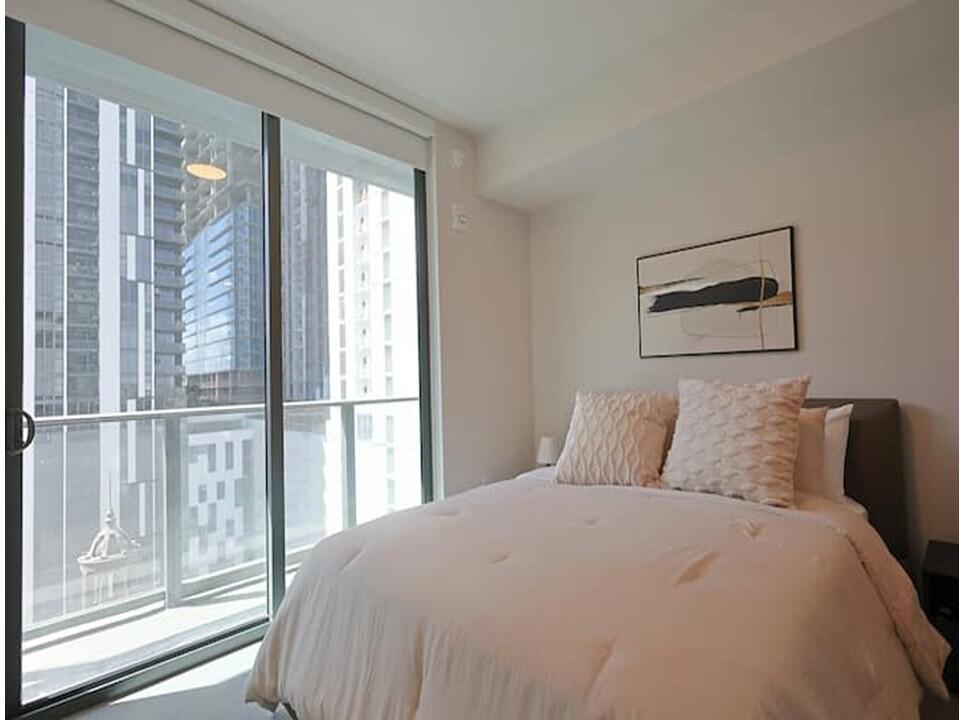 121 NE 5th Miami, FL 33132