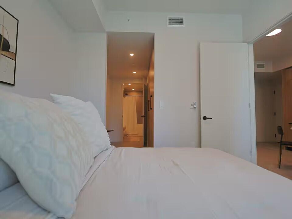 121 NE 5th Miami, FL 33132
