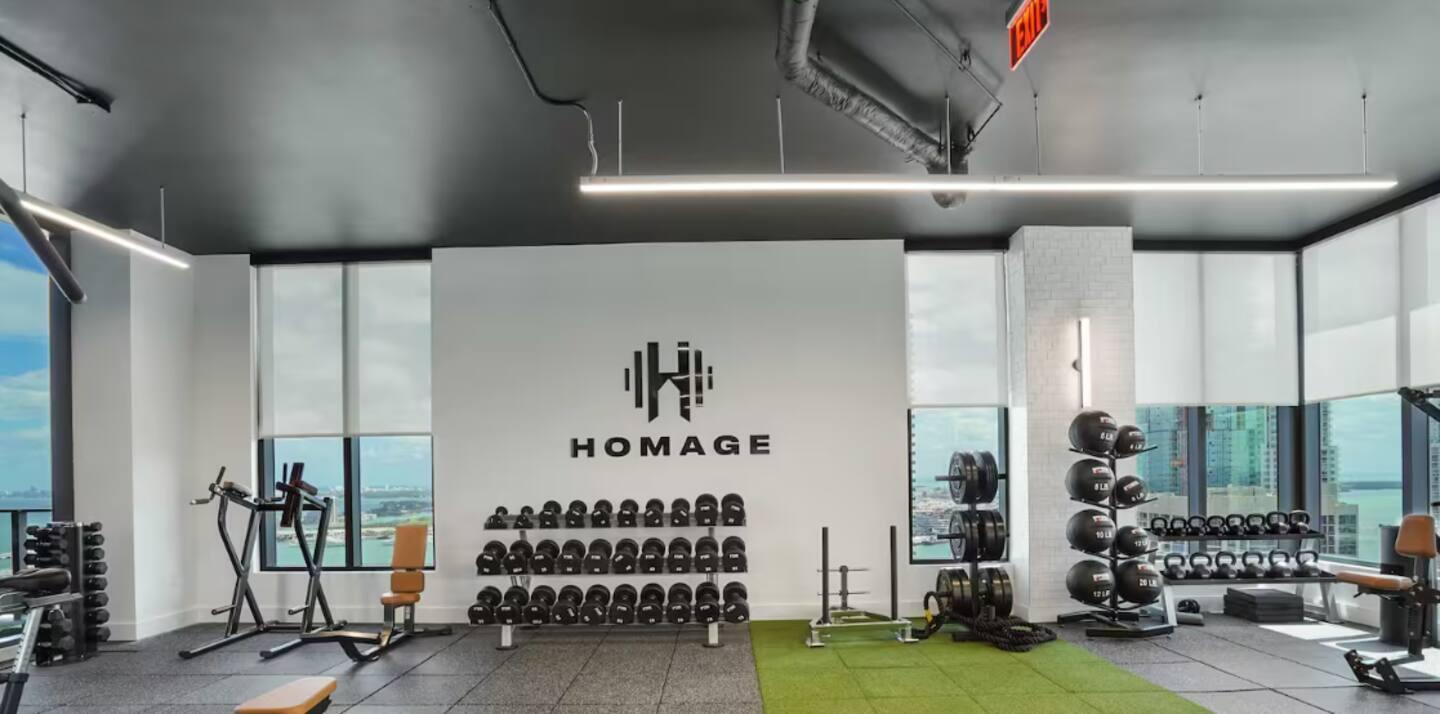 121 NE 5th Miami, FL 33132