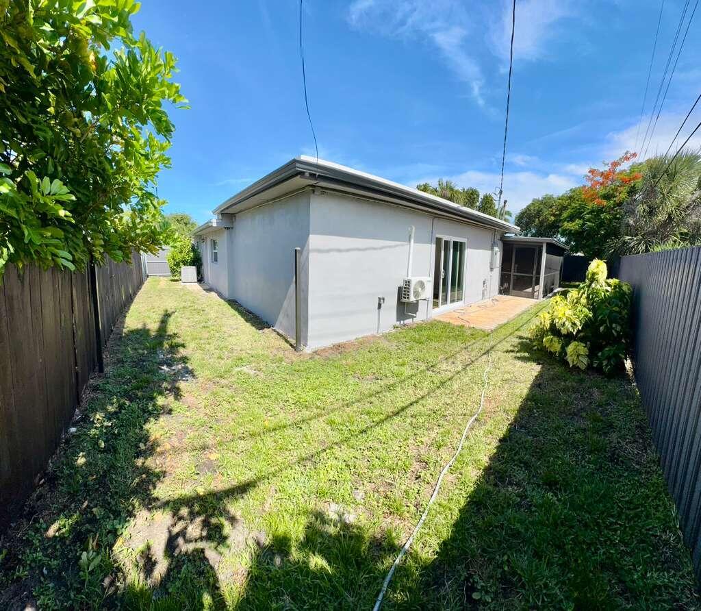 2865 NE 13th Pompano Beach, FL 33064