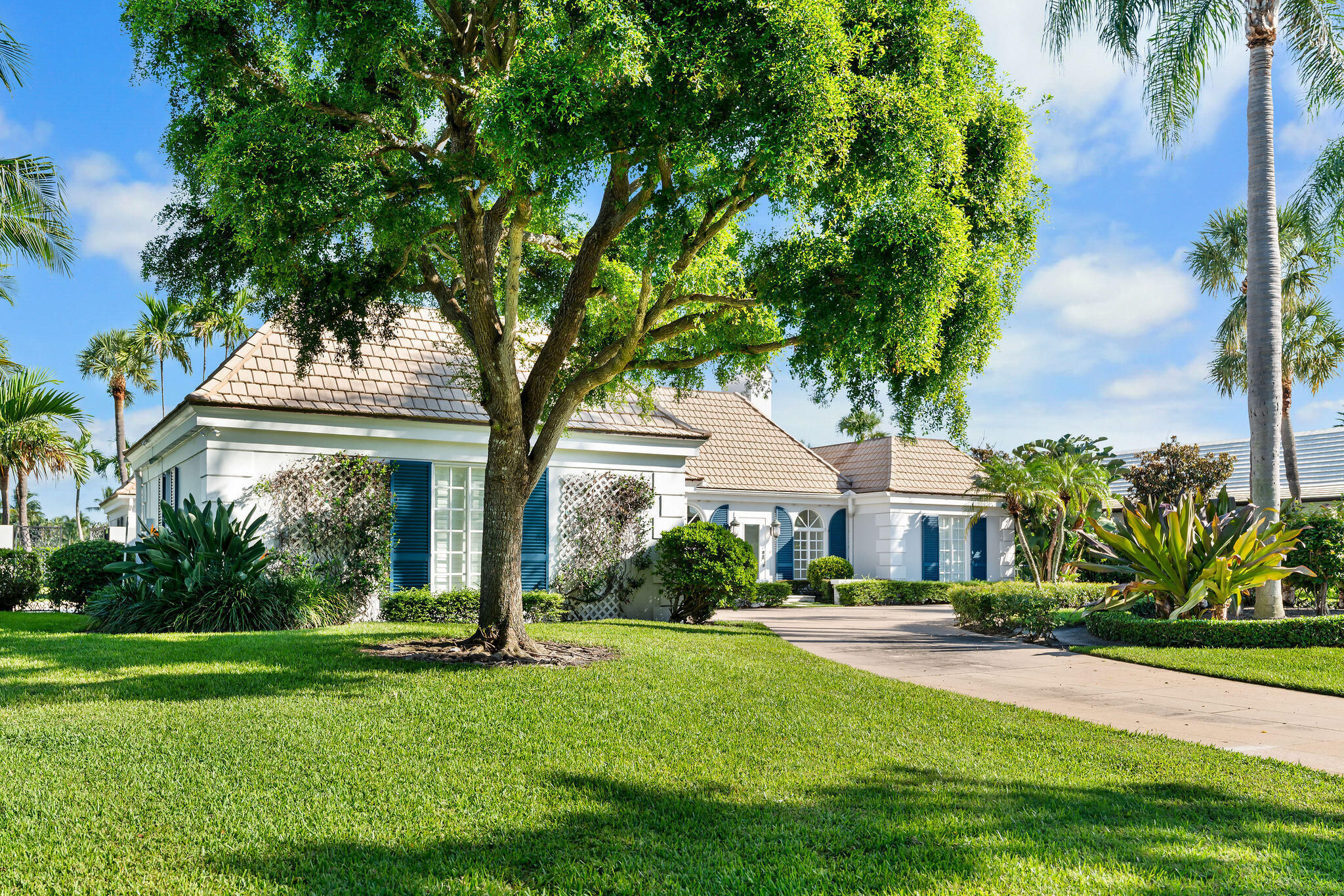 971 Lake House Dr North Palm Beach, FL 33408