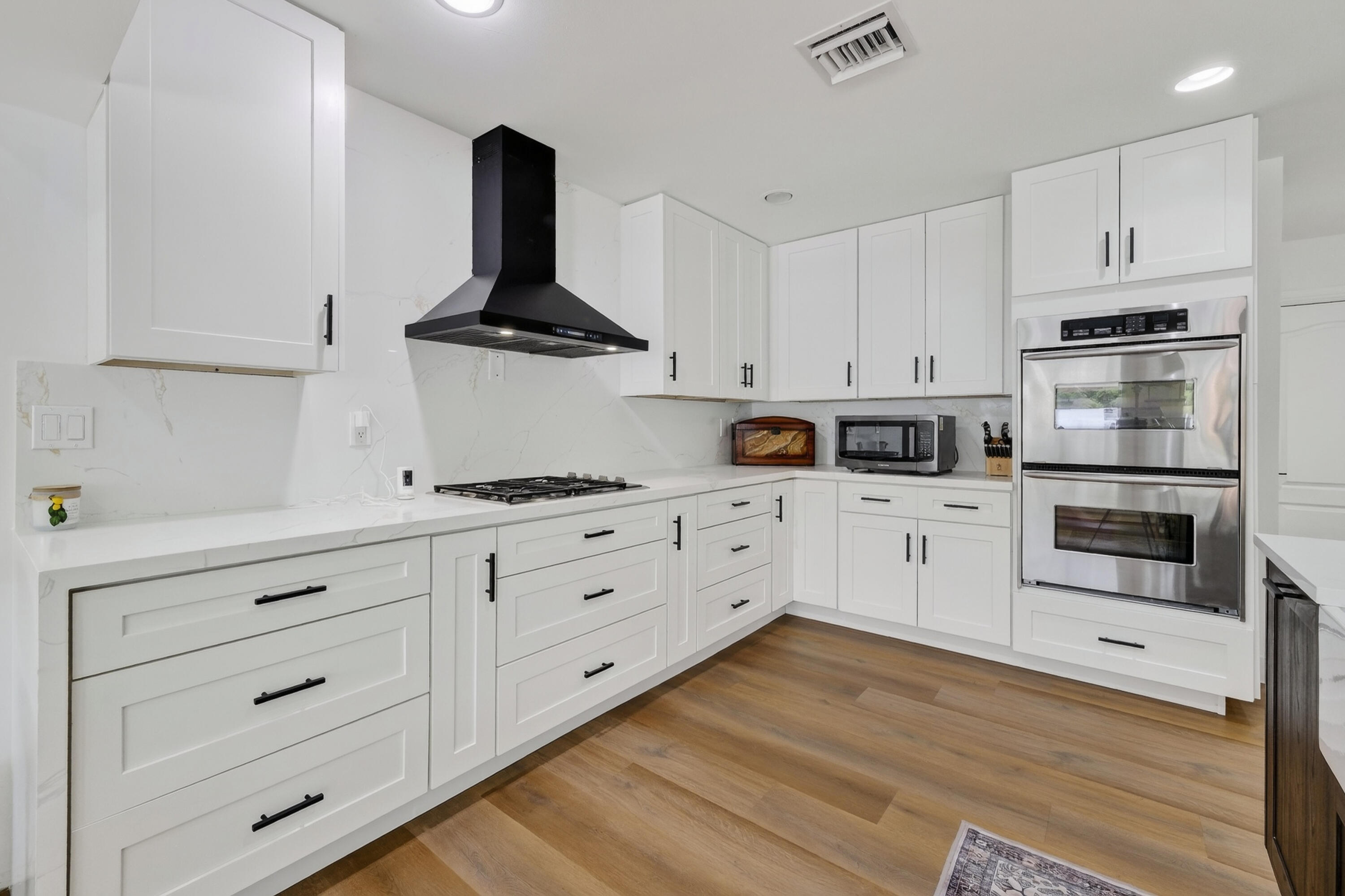 329 Isle Of Capri Dr Fort Lauderdale, FL 33301
