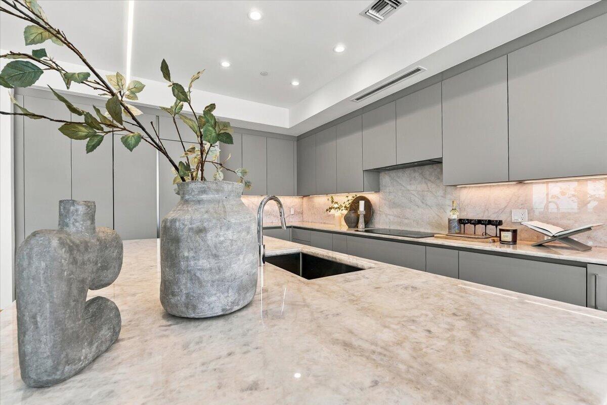 153 N Seabreeze Blvd #2602-S Fort Lauderdale, FL 33304