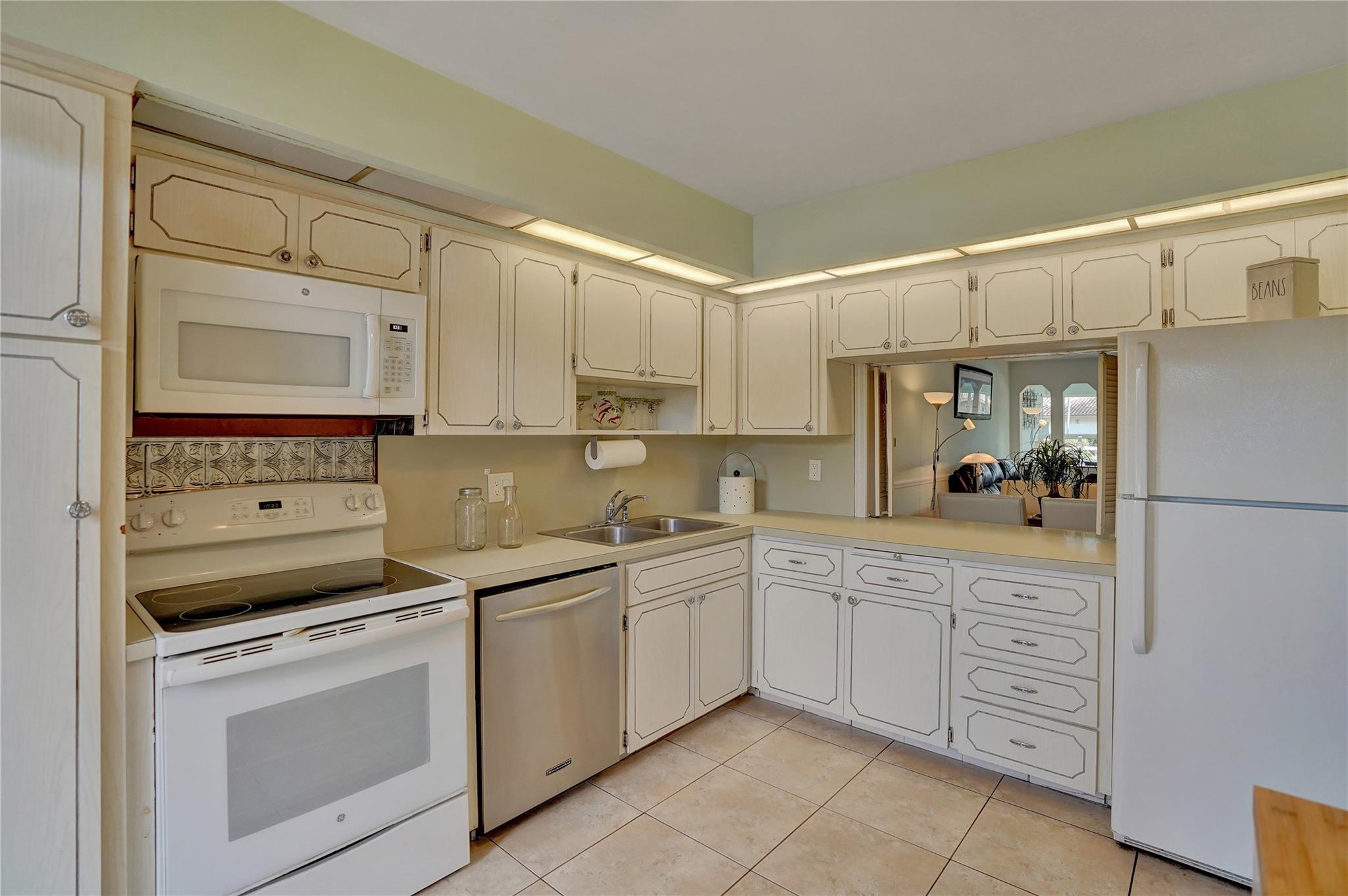 3111 NE 51st St #106C Fort Lauderdale, FL 33308