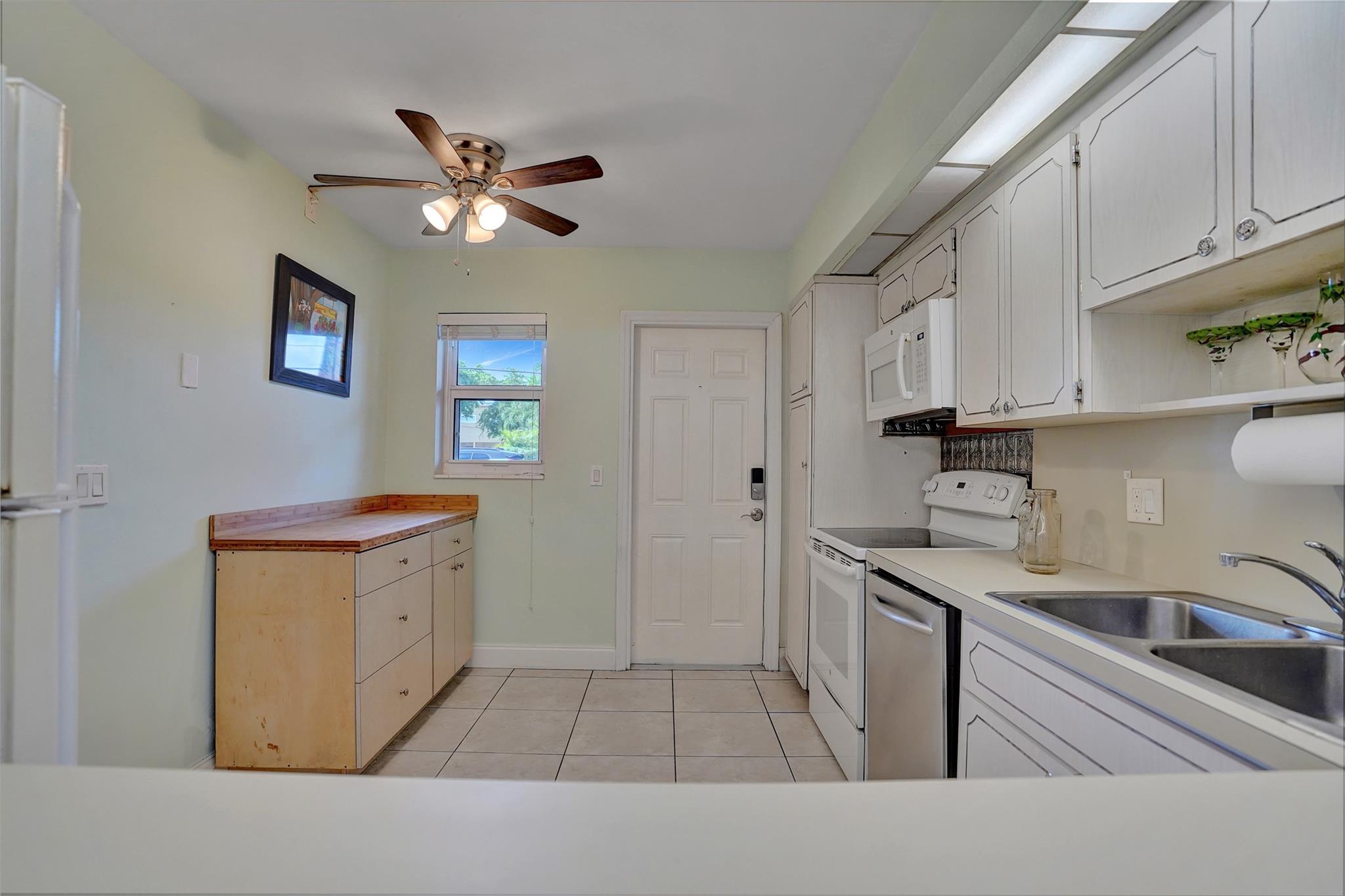 3111 NE 51st St #106C Fort Lauderdale, FL 33308