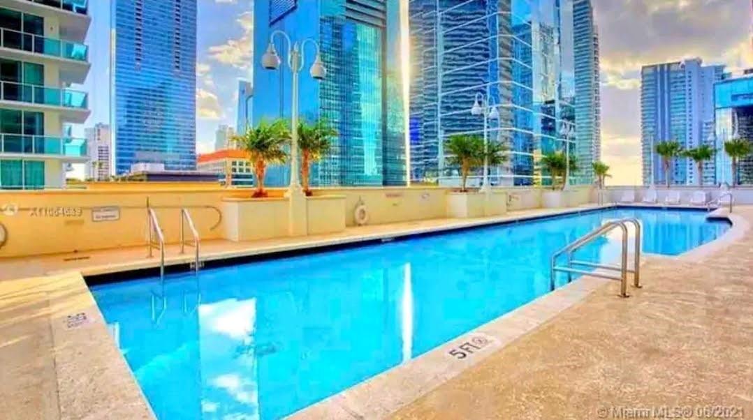 image The Club At Brickell Bay25