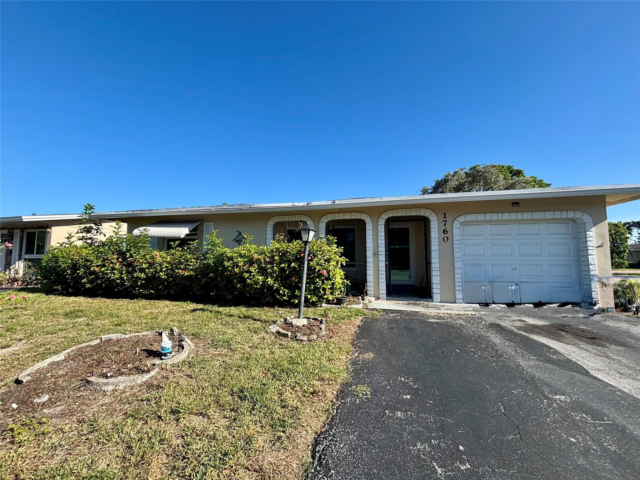 1760 NW 49th St
